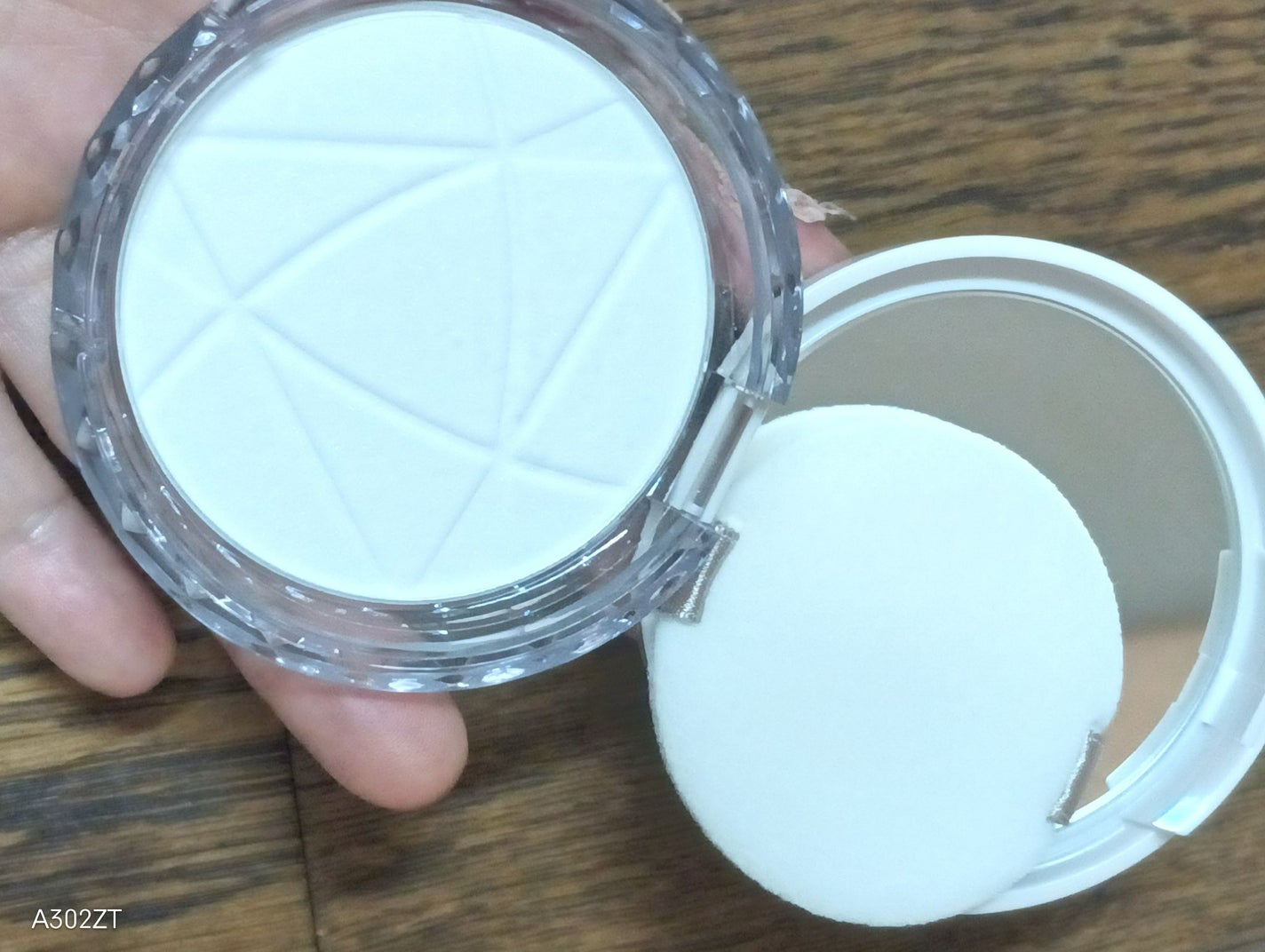 毛穴レスパウダー/CEZANNE/プレストパウダーを使ったクチコミ(4枚目)