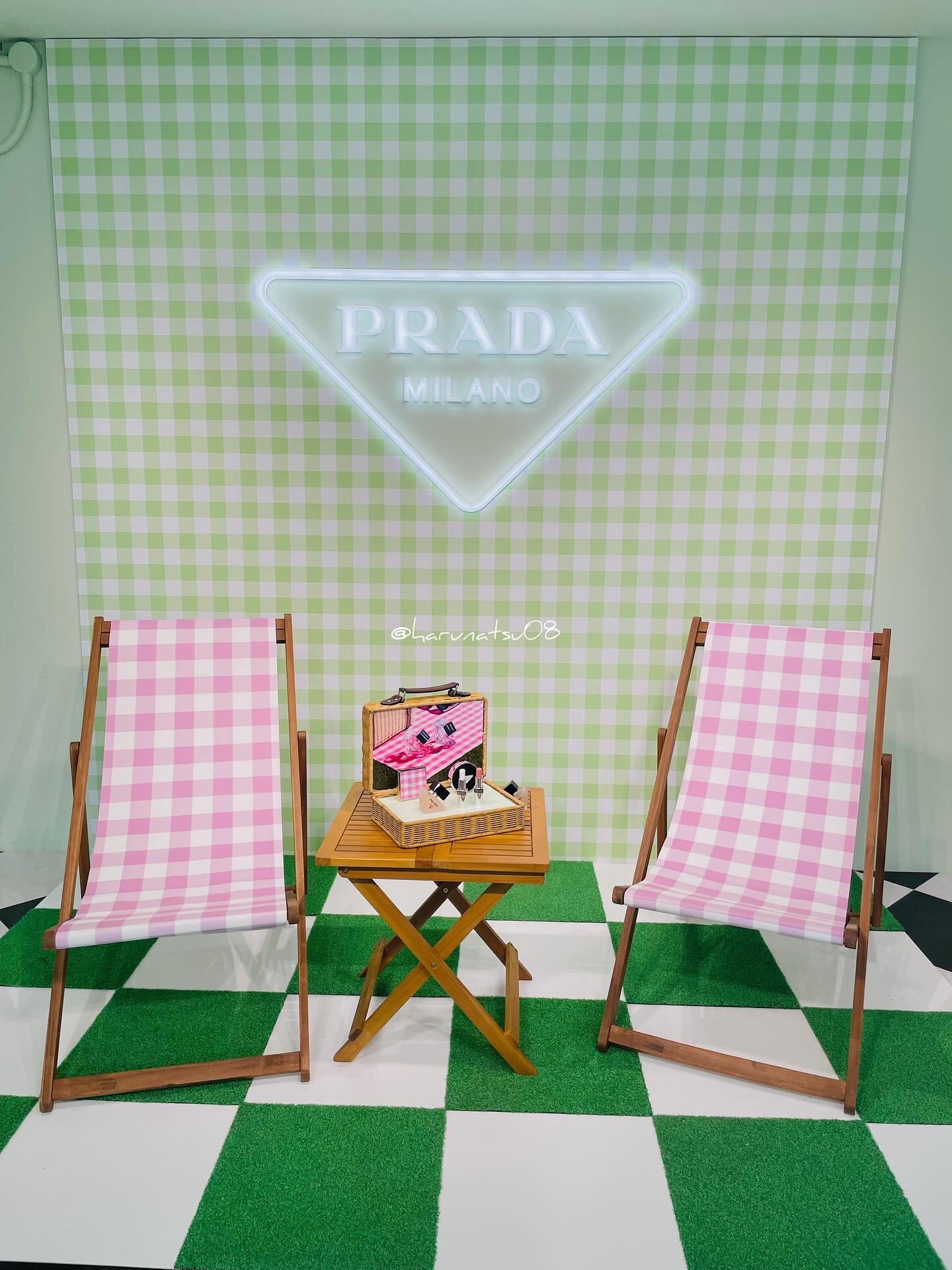 ダイメンションズ マルチエフェクト アイシャドウ/PRADA BEAUTY/アイシャドウパレットを使ったクチコミ（2枚目）