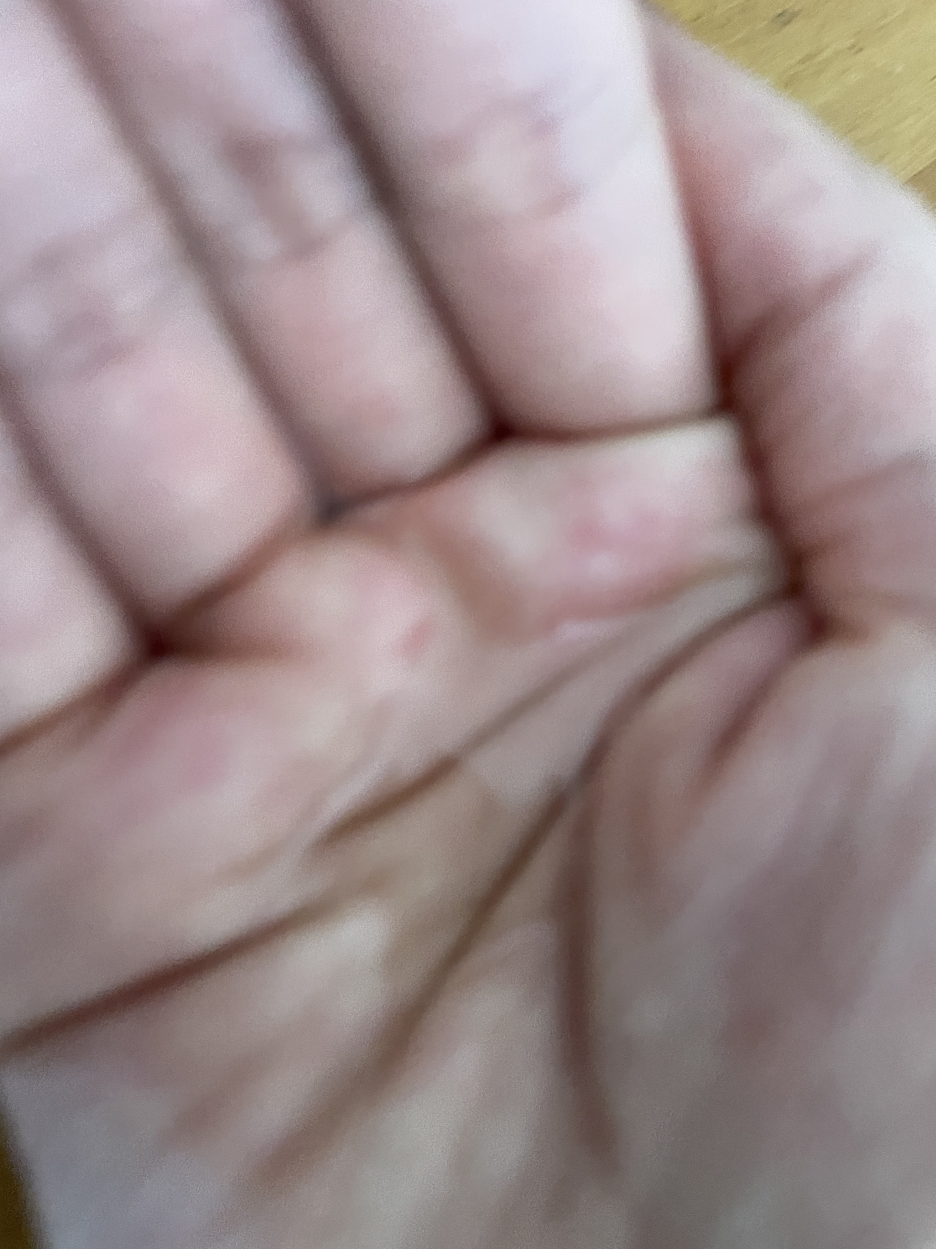 ABL アルミック ヘアオイルのクチコミ「アルミック ヘアオイル


980円くらいでした(*^ω^*)
場所によっては千円超えてた✋
.....」（2枚目）