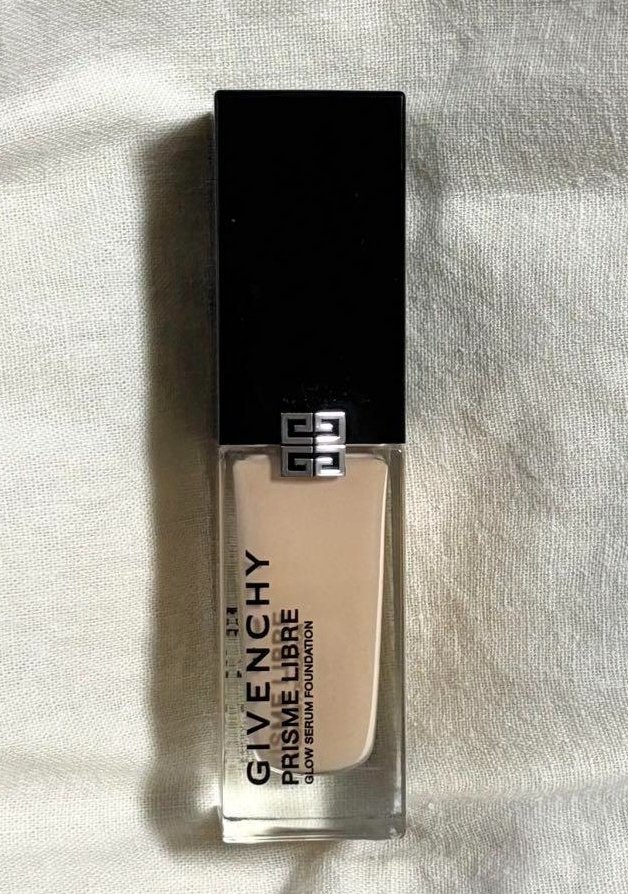 ジバンシイ　プリズムリーブルグロウファンデ0.5N プリズム・リーブル・グロウ・セラム・ファンデーション