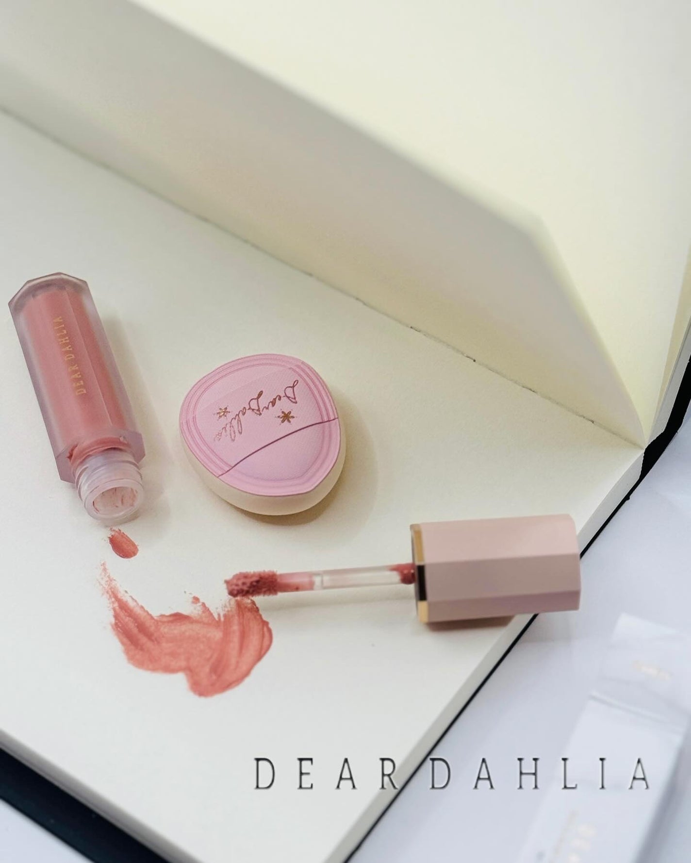 ペタルドロップリキッドブラッシャー/DEAR DAHLIA/リキッドチークを使ったクチコミ(1枚目)