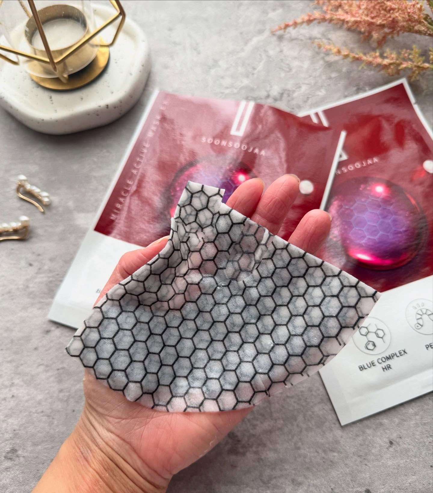 Soonsoojaa フェイスマスク ミミズペプチド ミラクルアクティブマスク/soonsoojaa/シートマスク・パックを使ったクチコミ（3枚目）