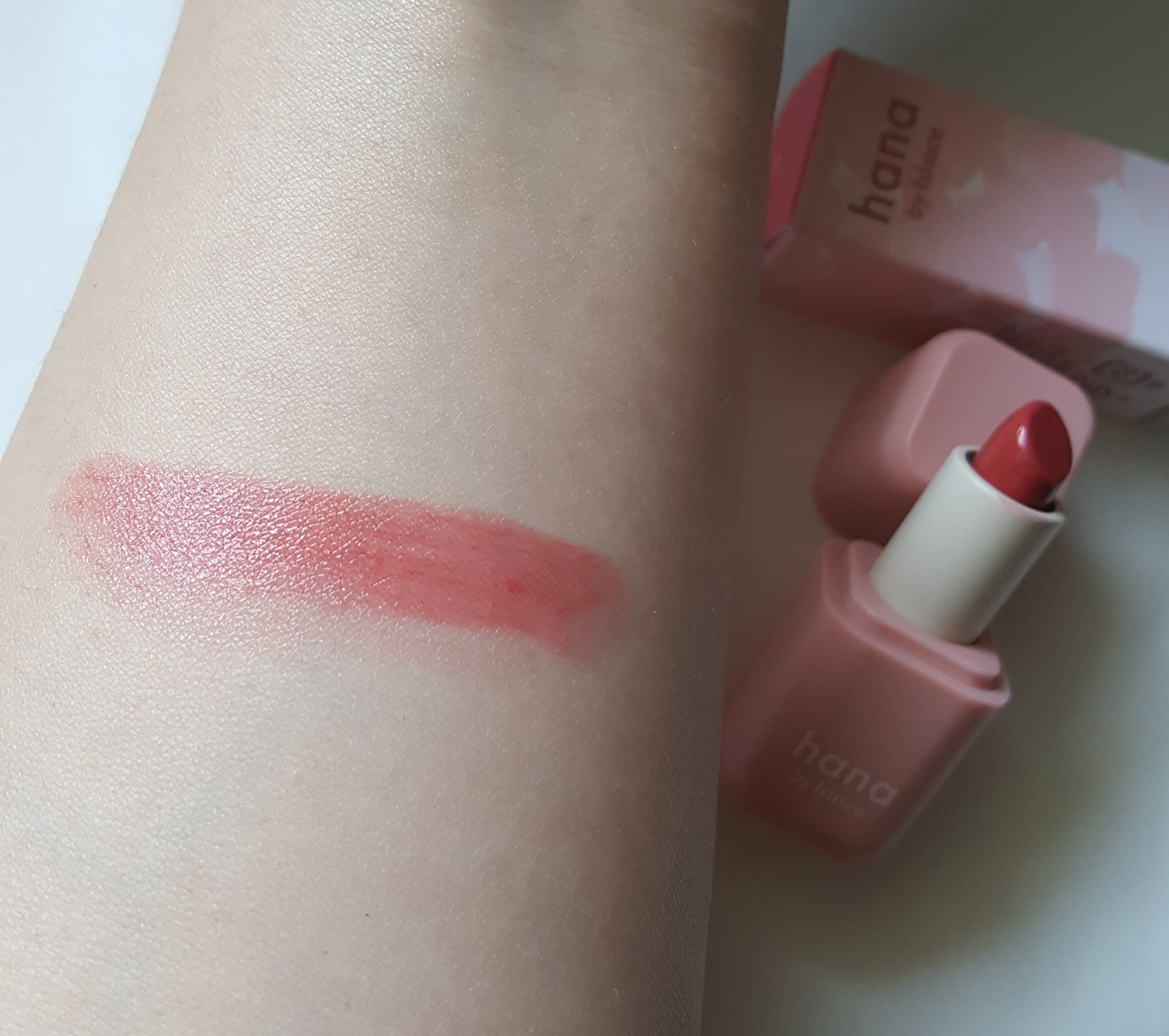 シアーグラスリップスティック 02 ベリー/hana by hince/口紅を使ったクチコミ（2枚目）