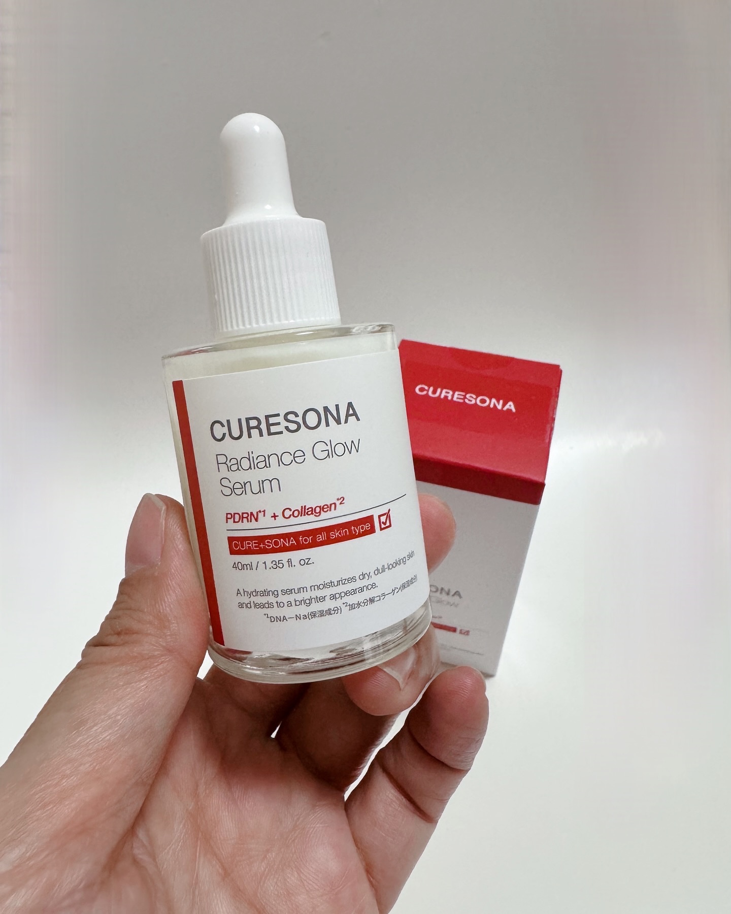 "
✨肌のキメ＆うるおいケア ✨
【キュアソナ　R　グローセラム】

乾燥やキメの乱れが気になる時にぴったり
ハリのあるツヤ肌を目指すのにおすすめです

洗顔や化粧水の後に使うよ
スポイト式で衛生的＆量も調整しやすい🩷

スルスルのびてベ