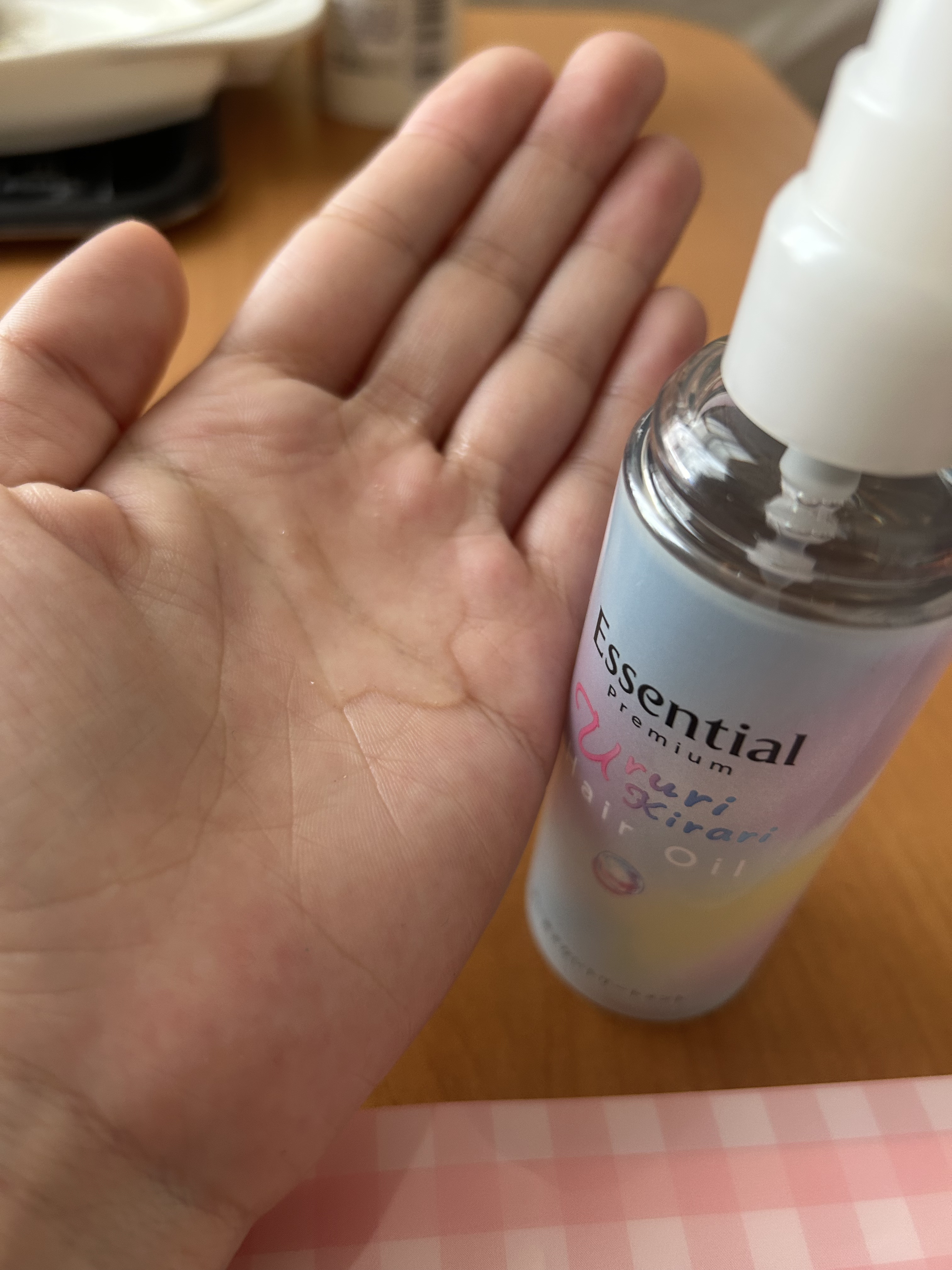 エッセンシャル プレミアム うるりキラリオイル/エッセンシャル/ヘアオイルを使ったクチコミ（2枚目）