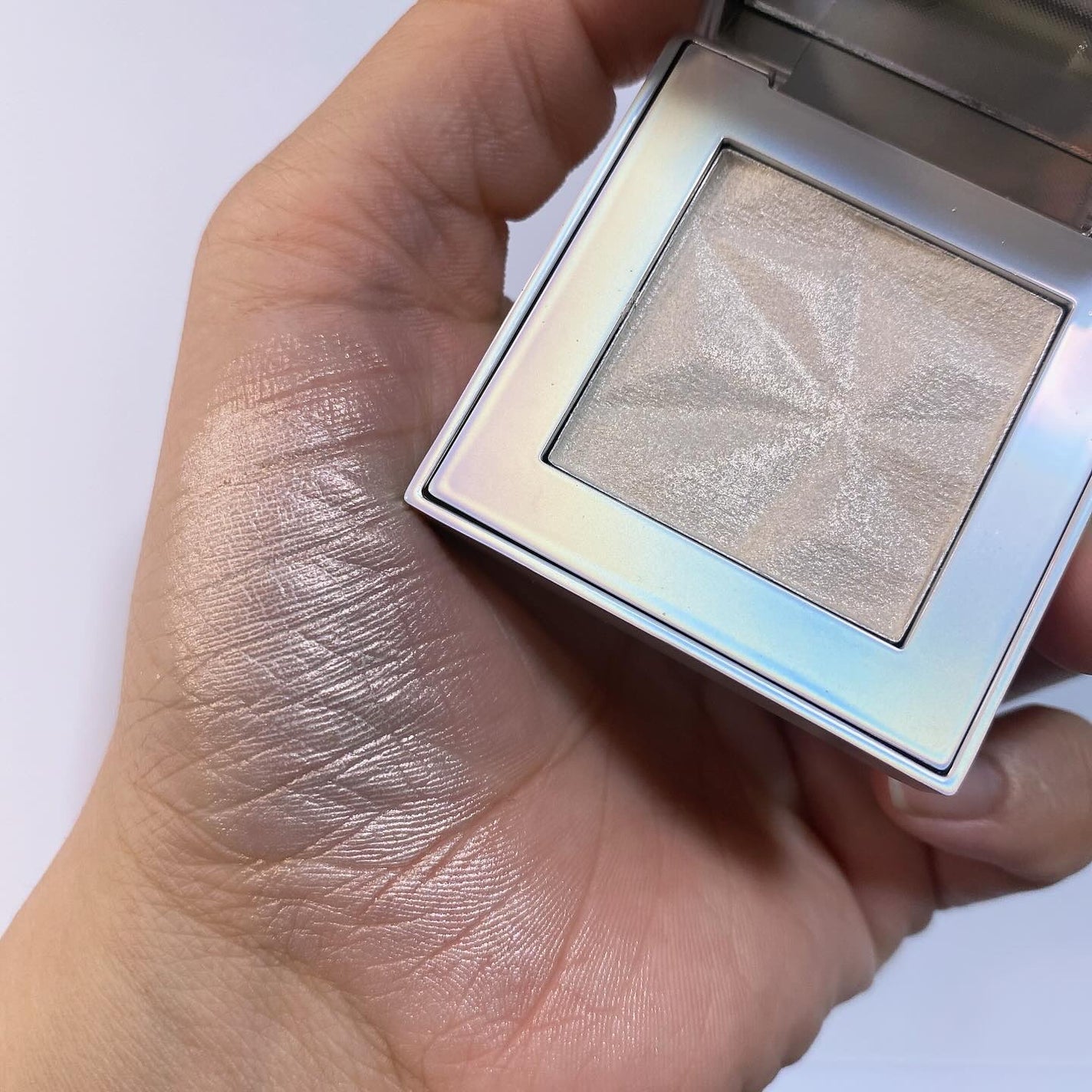 オーロラ ハイライト/LionWell(ライオンウェル)/パウダーハイライトを使ったクチコミ(4枚目)