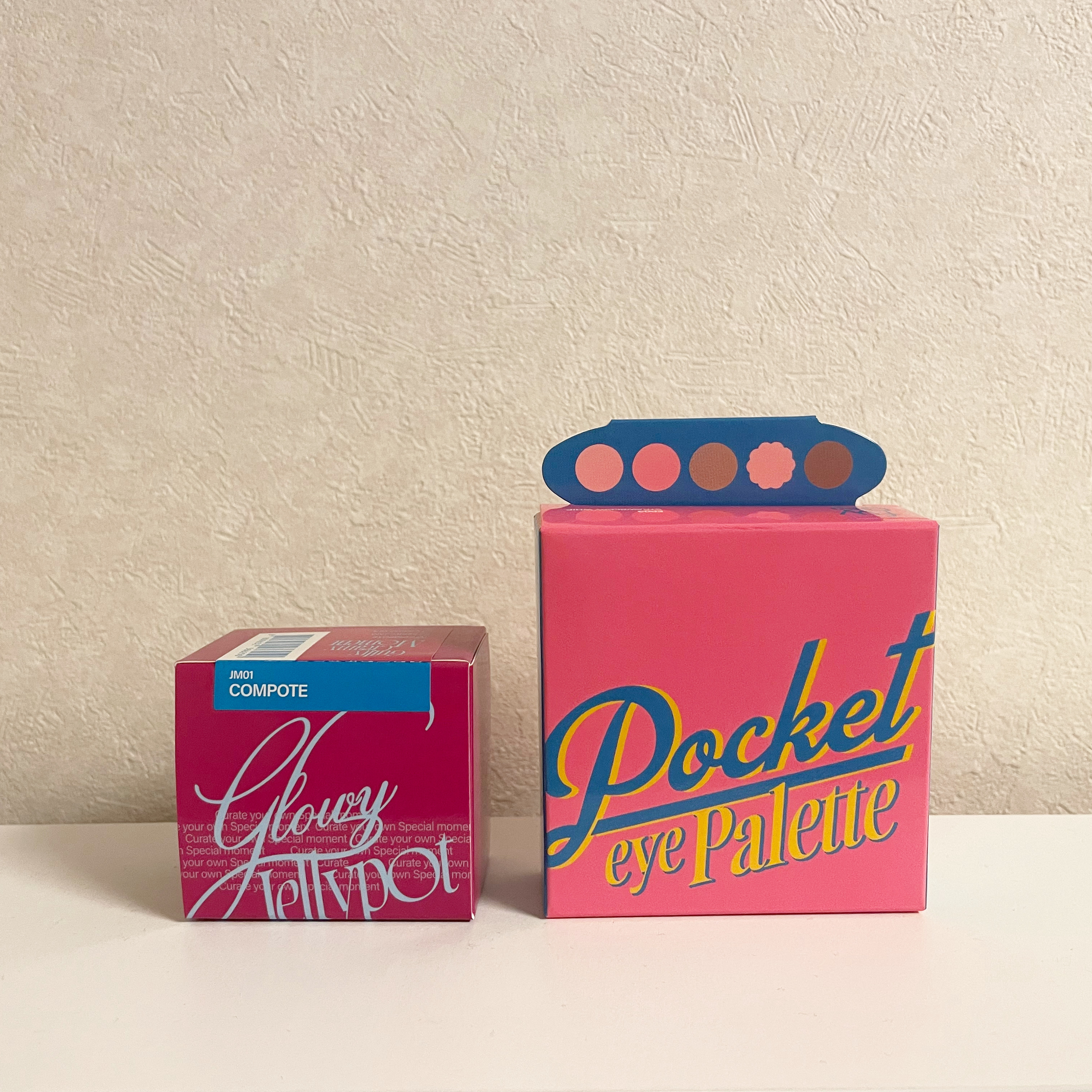 fweeの激かわコスメ💖✨


fwee
︎︎︎︎︎︎☑︎フィー リップアンドチーク 
   グローイジェリーポット JM01コンポート

ぶどうみたいなぷるぷるリップ💜
チークに使っても綺麗な艶が出てかわいい！
リップとして使う時はf