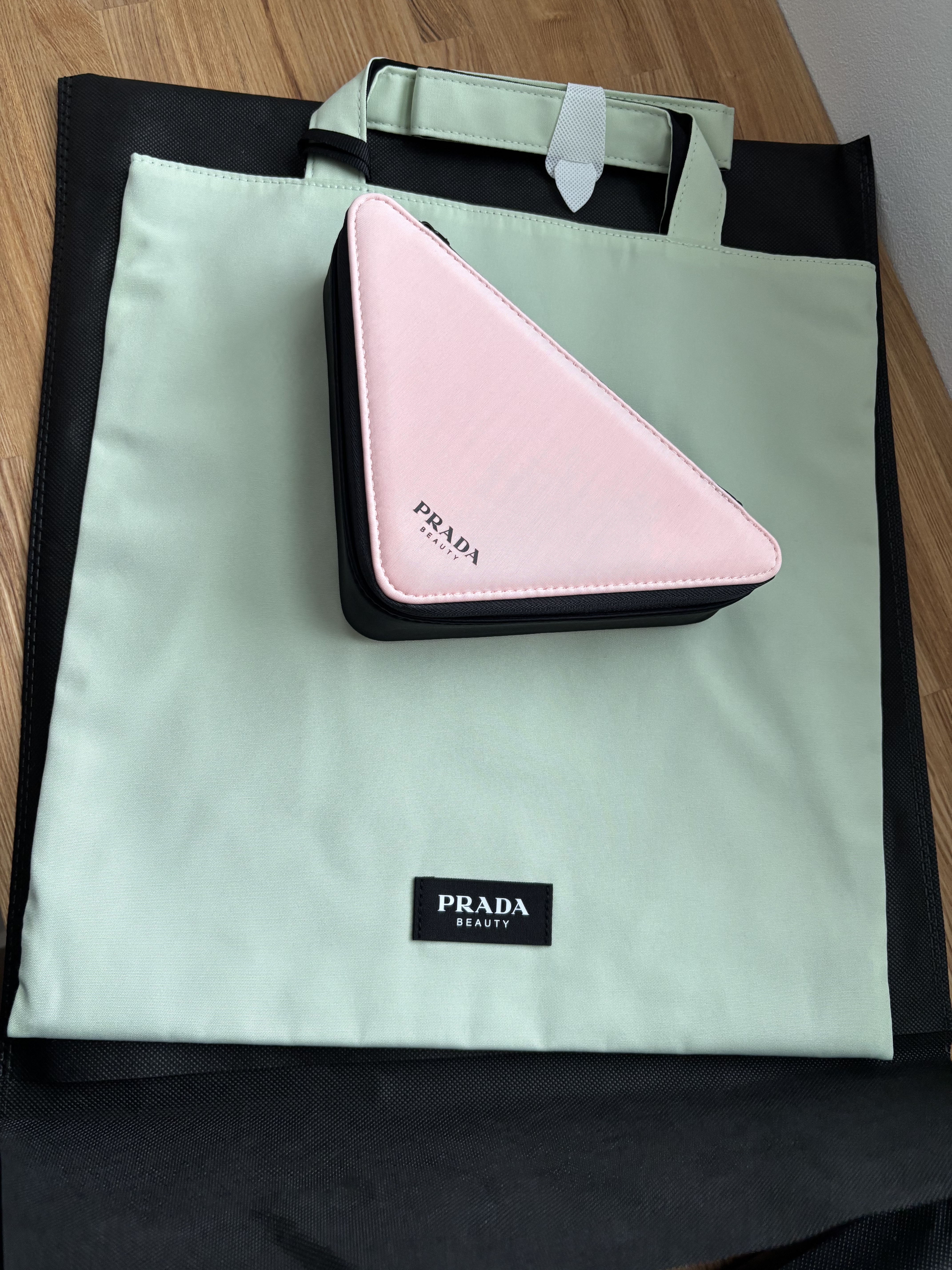 プラダ ライト グローイング リップバーム/PRADA BEAUTY/リップバームを使ったクチコミ（1枚目）