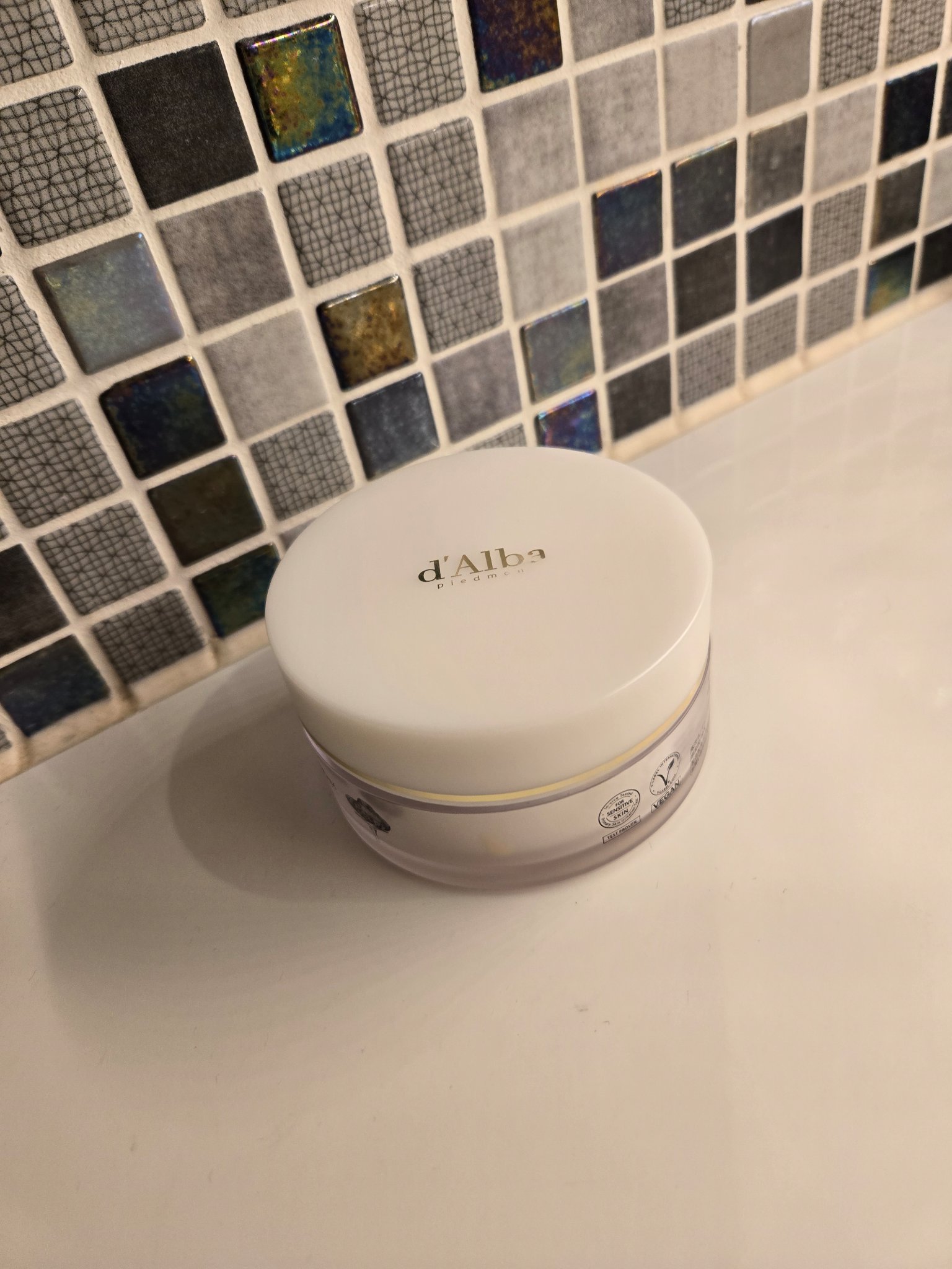 ▷使い切った感想

▹▸﻿ダルバ
ホワイトトリュフダブルセラムアンドクリーム

4/3の投稿から追記：
⤿夜のみの使用で2ヶ月半で使い切り
肌治安はたしかに良かったけど、
べったり感が残るので★3で