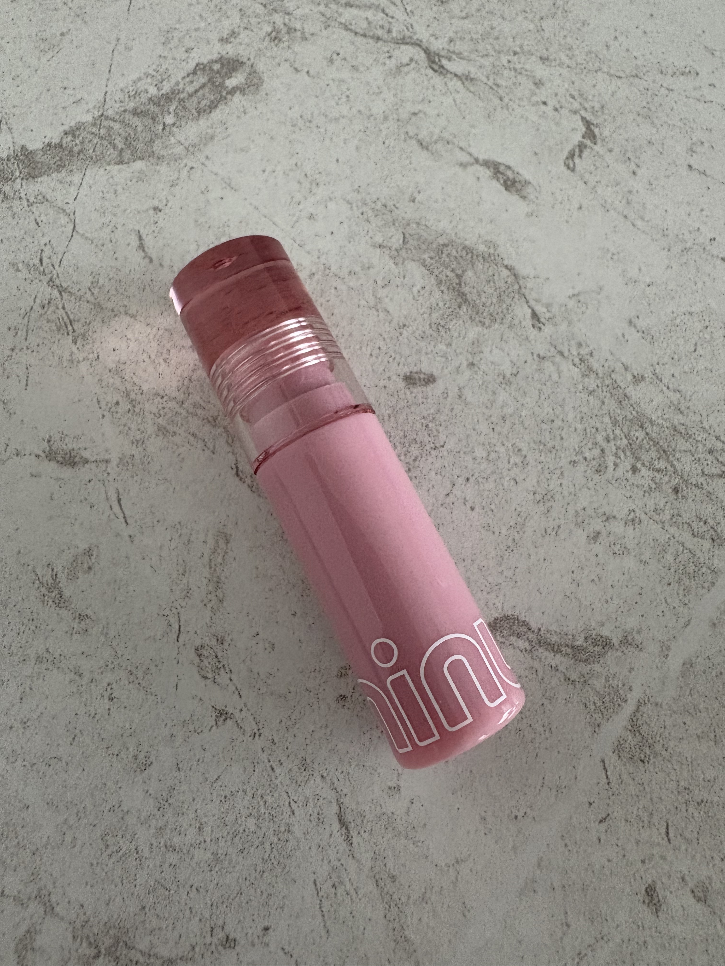 ミニュム バブリップ ジューシーティント 03 デートの日の 主役チェリー/minum/リップティントを使ったクチコミ（1枚目）