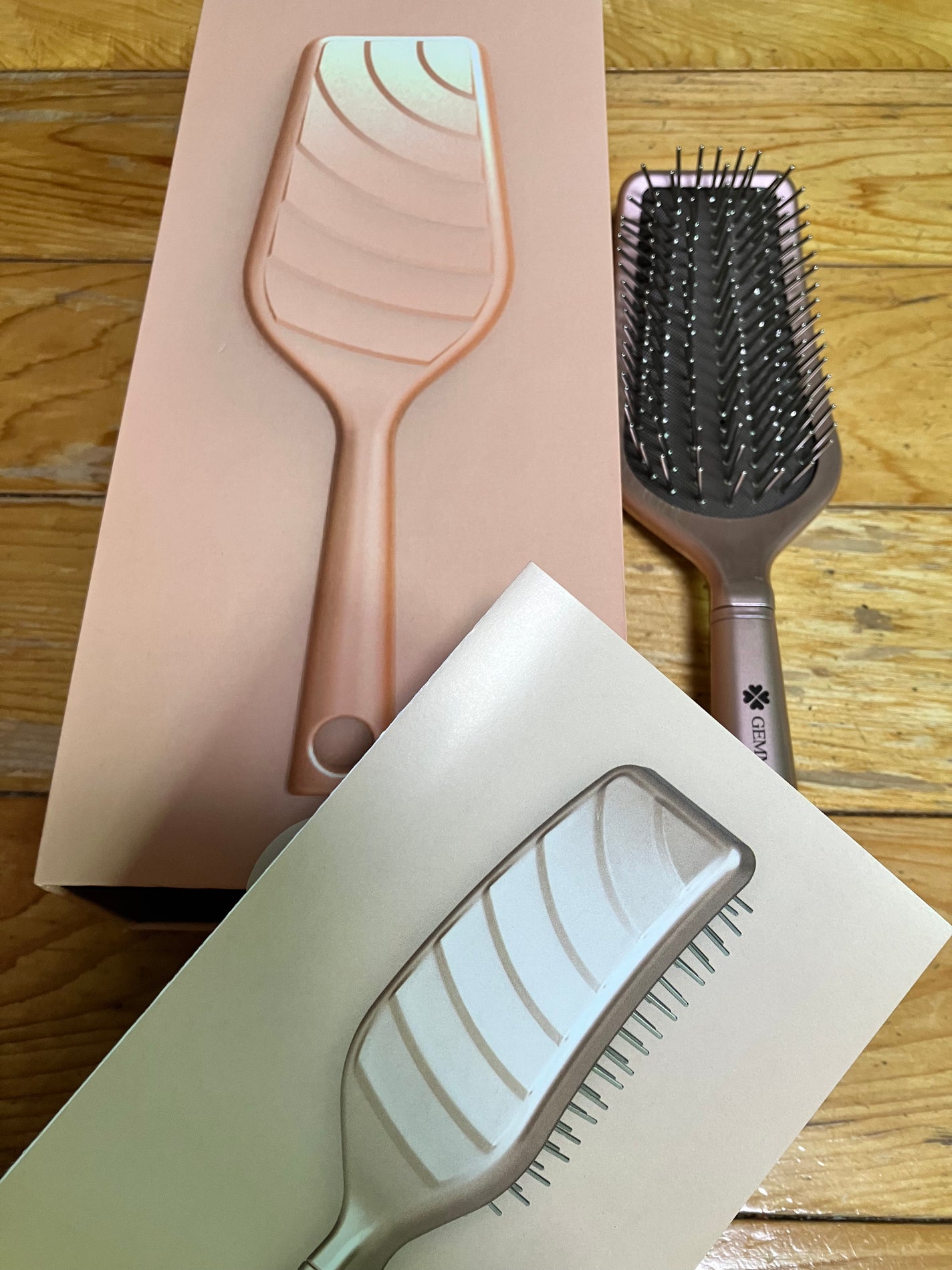 ジェンムーブ マグネチックヘアブラシ/GEMMOVE/ヘアブラシを使ったクチコミ(1枚目)