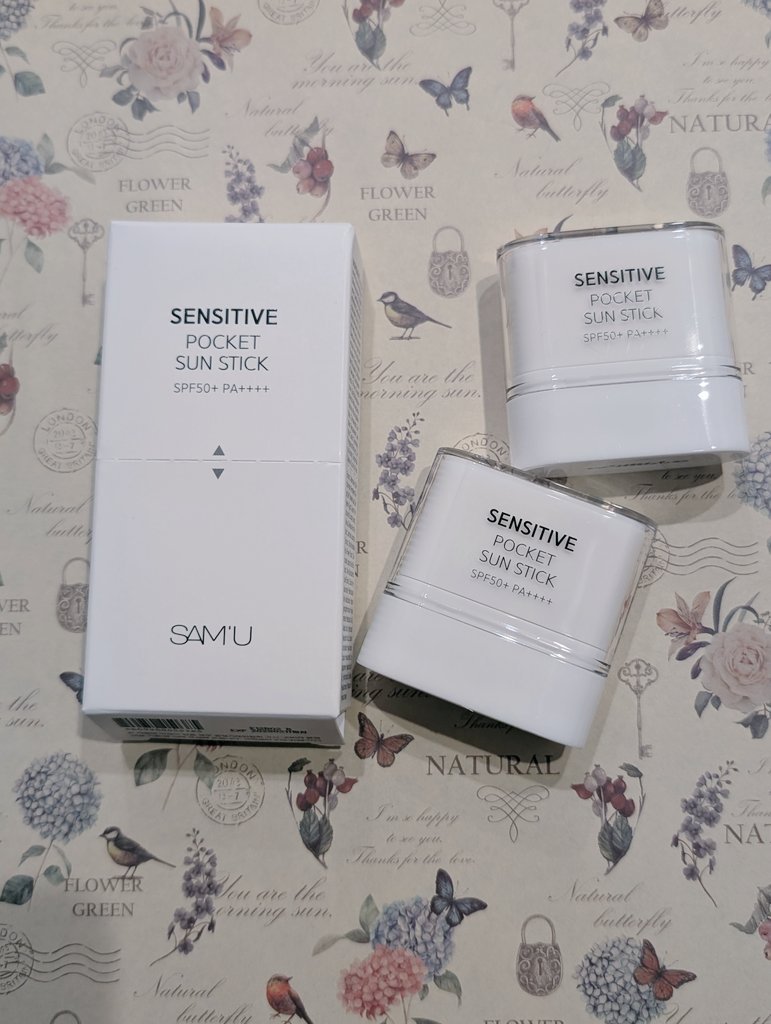 サミュ 
センシティブサンスティック

持ち運びやすいサイズだし、鎮静成分配合だから荒れがちな私の肌にぴったり✨

さらっとした仕上がりだから顔にも体にも使いやすいのが嬉しい！

#samu #サミュ #商品提供　＠sam_u_jp