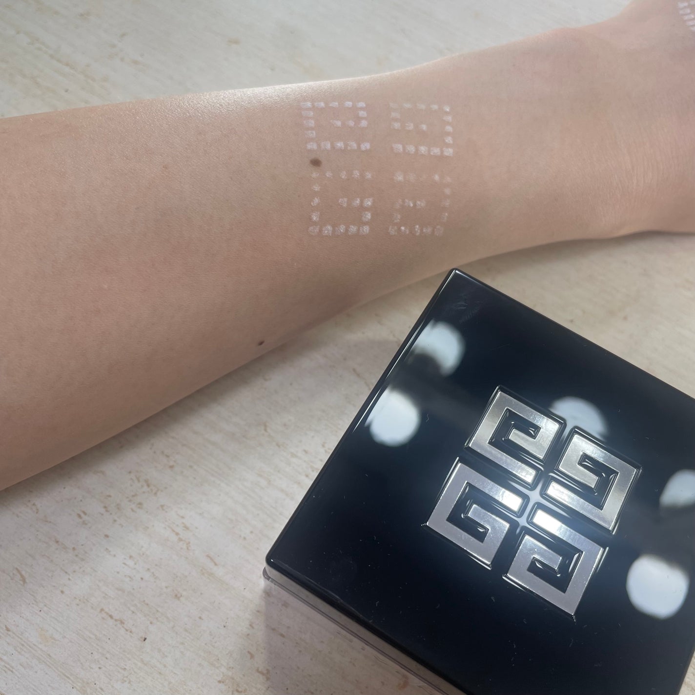 プリズム・リーブル/GIVENCHY/ルースパウダーを使ったクチコミ(3枚目)