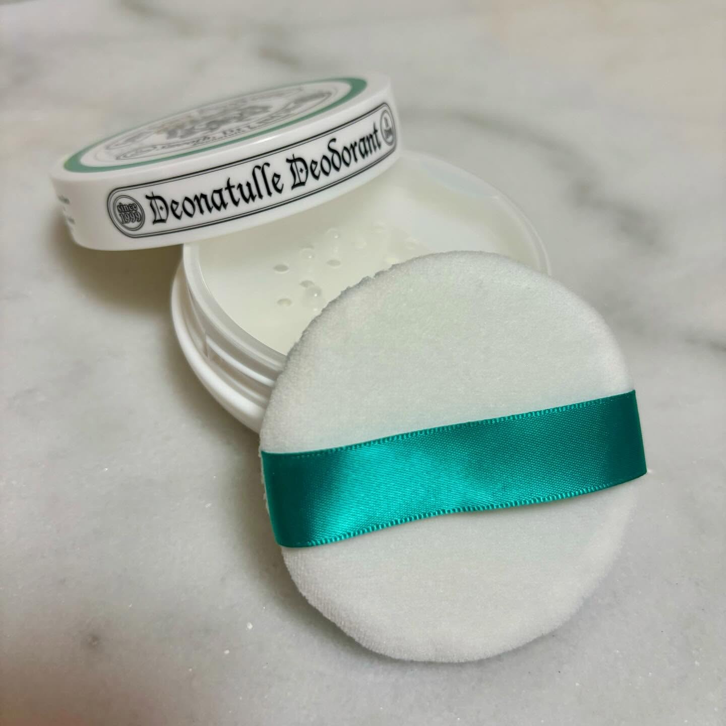 薬用さらさらデオドラントパウダー/デオナチュレ/デオドラント・制汗剤を使ったクチコミ（3枚目）