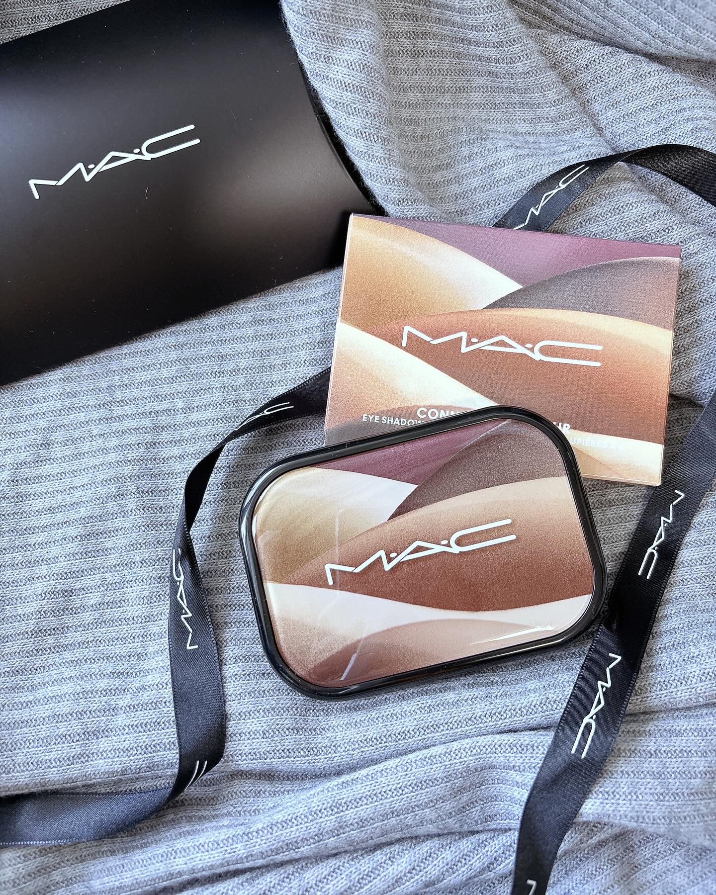 コネクト イン カラー アイシャドウ パレット × 6 ヌードボード/M・A・C/アイシャドウパレットを使ったクチコミ（3枚目）