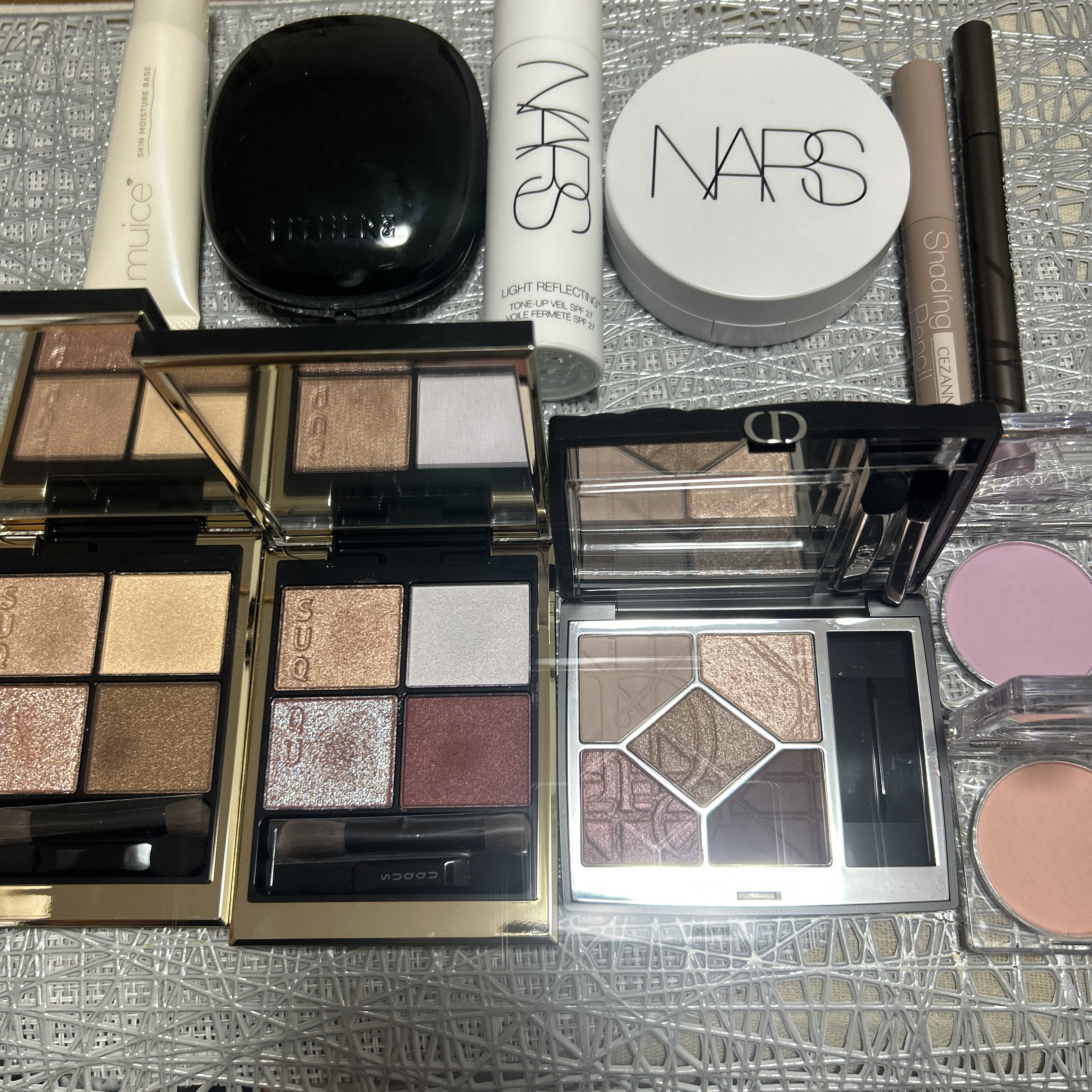 ライトリフレクティング　トーンアップヴェール/NARS/化粧下地を使ったクチコミ（2枚目）