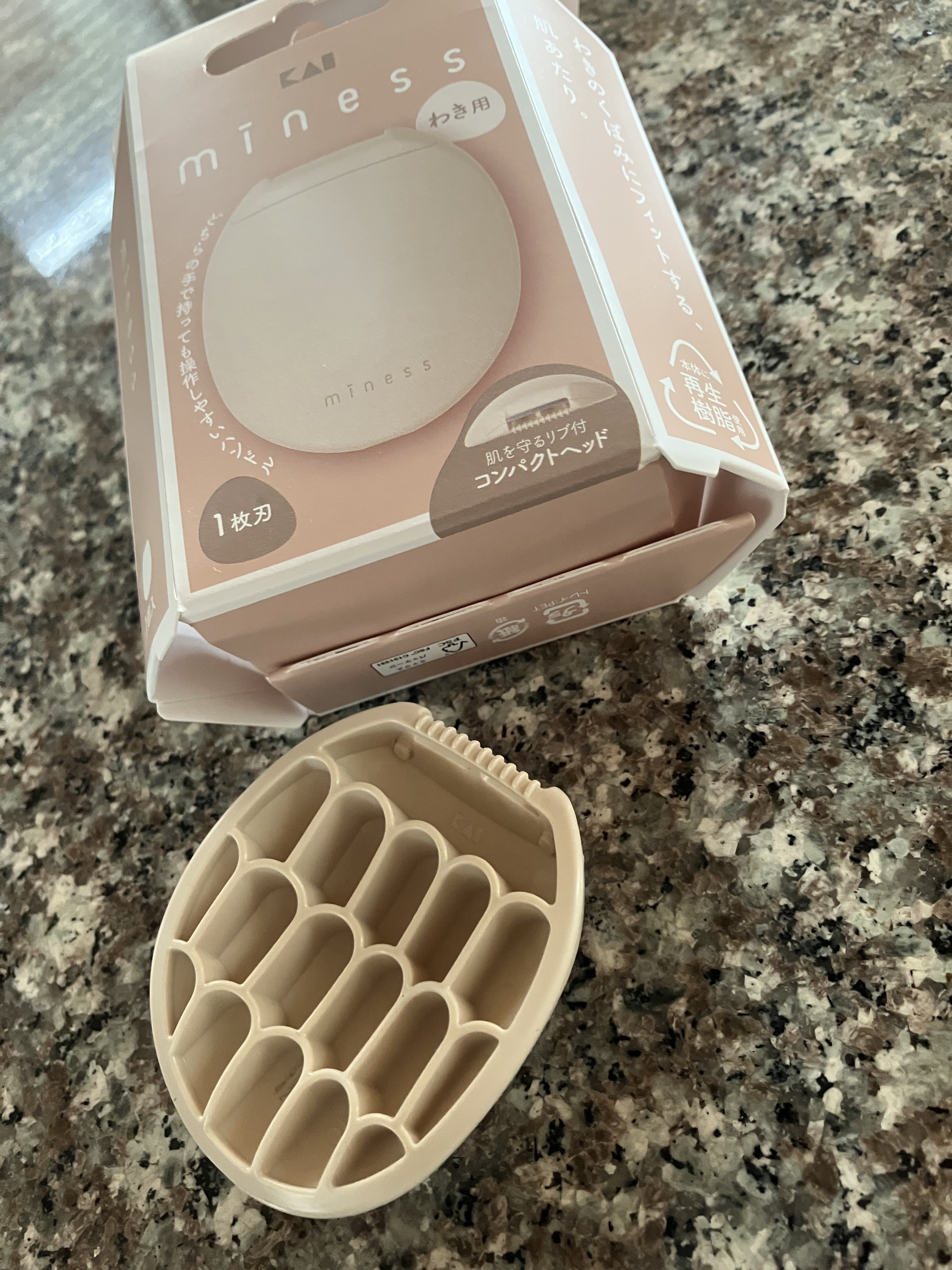 miness ボディ用カミソリ 替刃2個付/貝印/シェーバーを使ったクチコミ（3枚目）