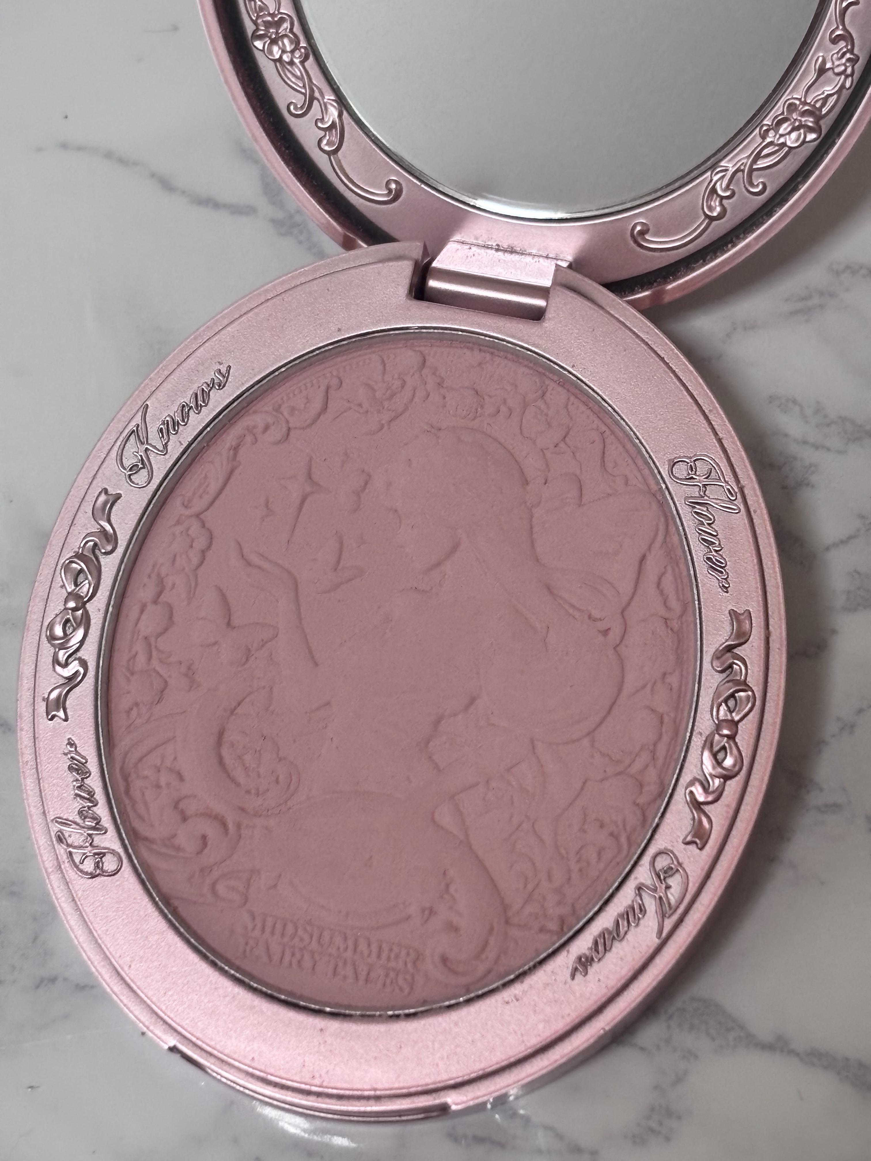 ミッドサマーフェアリーテイルズ コレクション ベルベットチークブラッシュ 02 Daffodil Lily/FlowerKnows/パウダーチークを使ったクチコミ（3枚目）