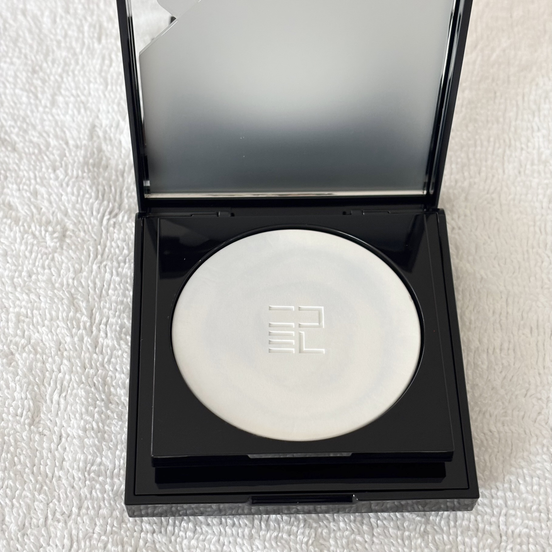 トランスルーシェント ブルーリング セッティング パウダー/PERFECT DIARY/プレストパウダーを使ったクチコミ（2枚目）