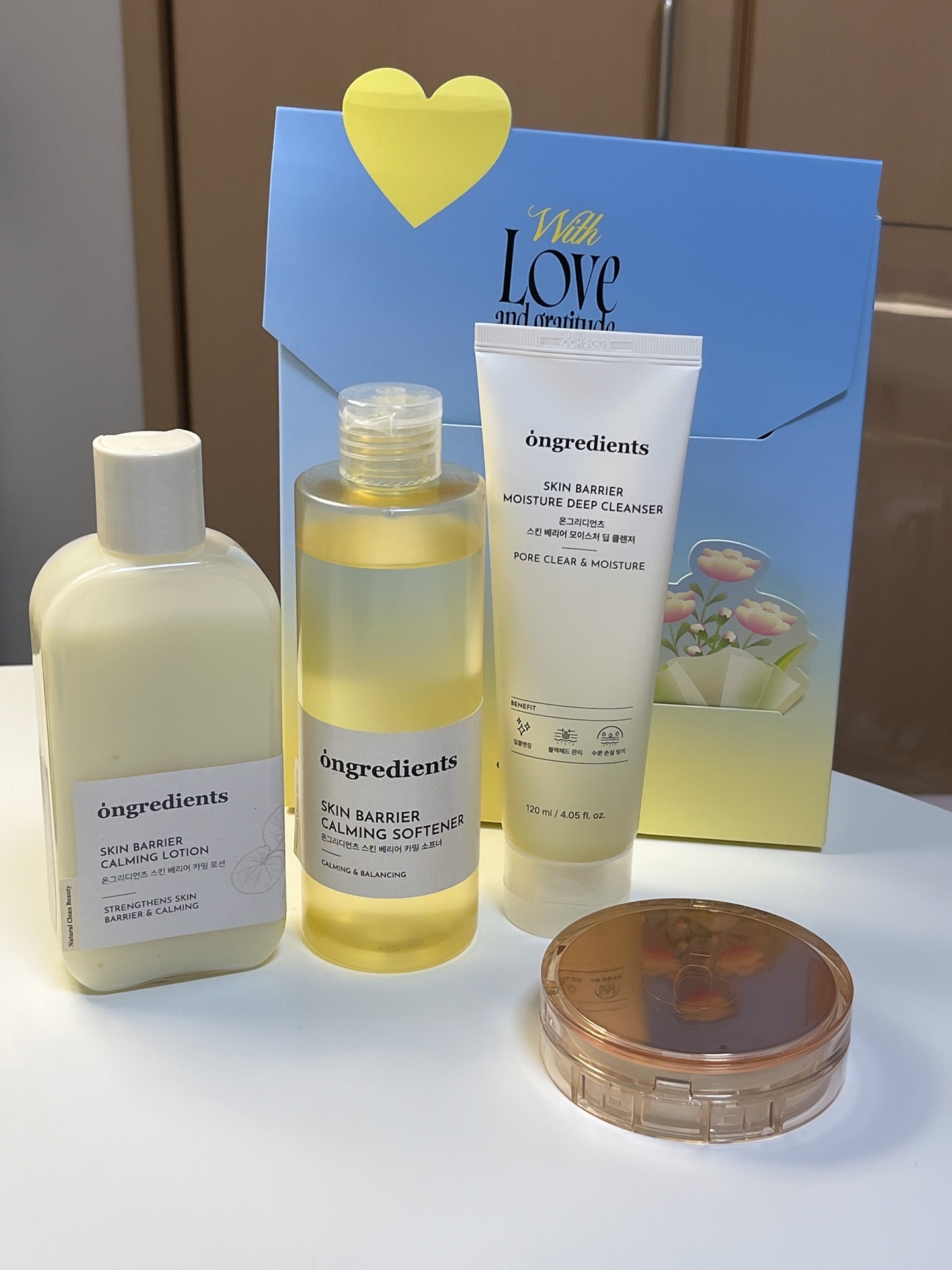 @ongredientsjp @ongredients.official 

メイクノリがアップするおすすめのオングリディエンツのスキンケアをご紹介します！

☆。.:＊・゜✩.*˚.︎︎⟡*

オングリディエンツのスキンバリアライン。
メ