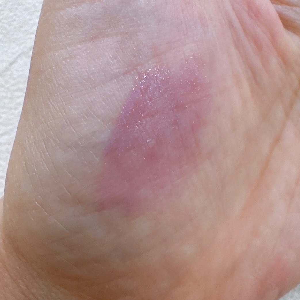 キヌケアグローアップ グリーム レヴェリーライラック 限定色/shu uemura/口紅を使ったクチコミ（3枚目）