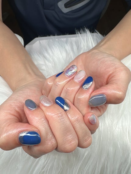 ちゃーん♡ on LIPS 「ジェルネイルデザイン#ジェルネイル#ブルーネイル#梅雨ネイル#..」(4枚目)