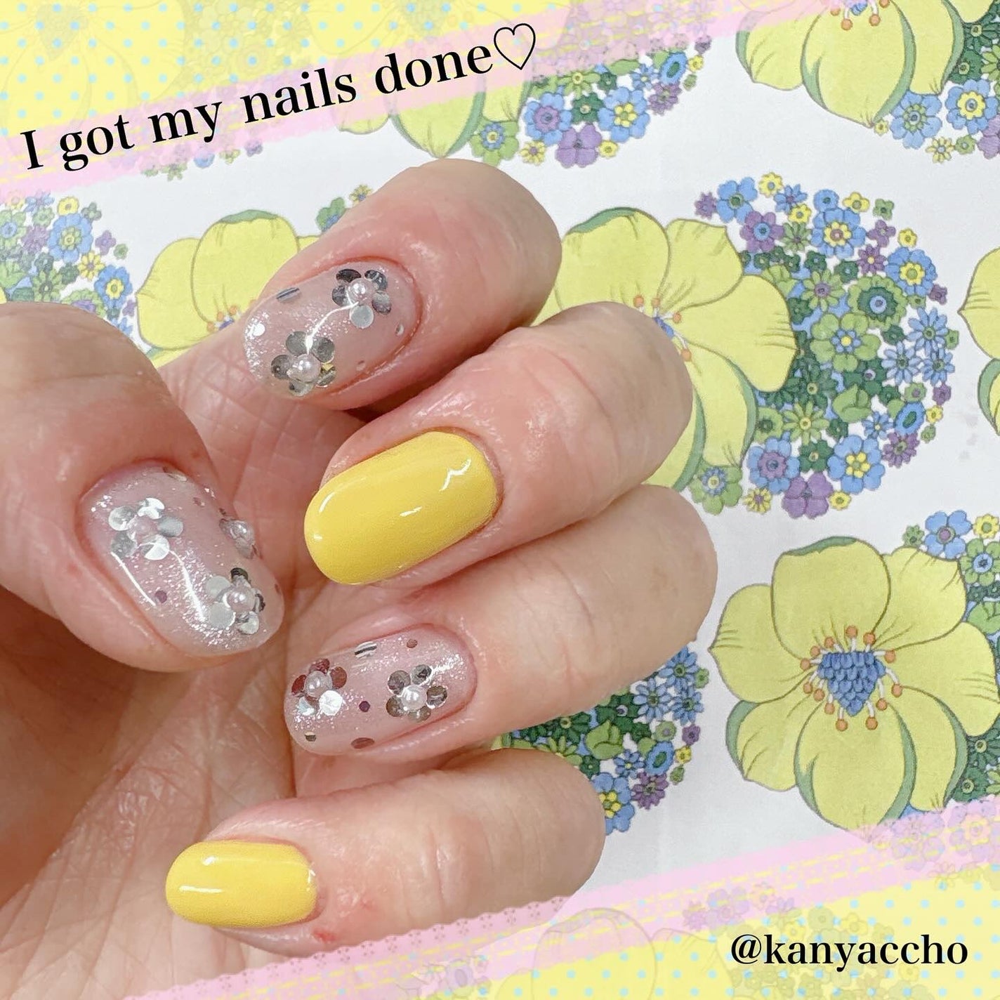かなっちょ🌹フォロバ100❤️ on LIPS 「キラキラお花の夏ネイルと夏っぽイエロー💛ブルーやオレンジもいい..」(1枚目)