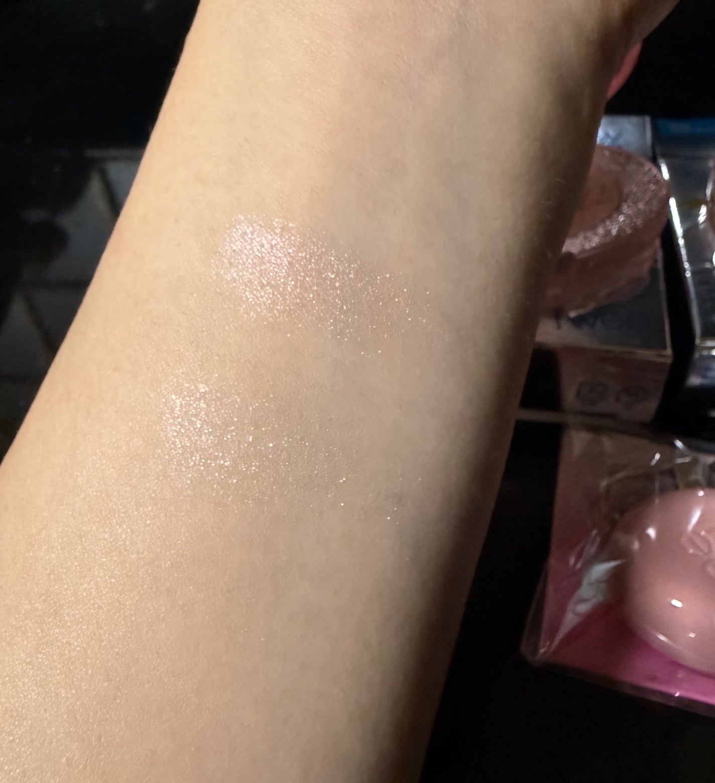 フィー グリッツストーンハイライター/fwee/パウダーハイライトを使ったクチコミ(2枚目)
