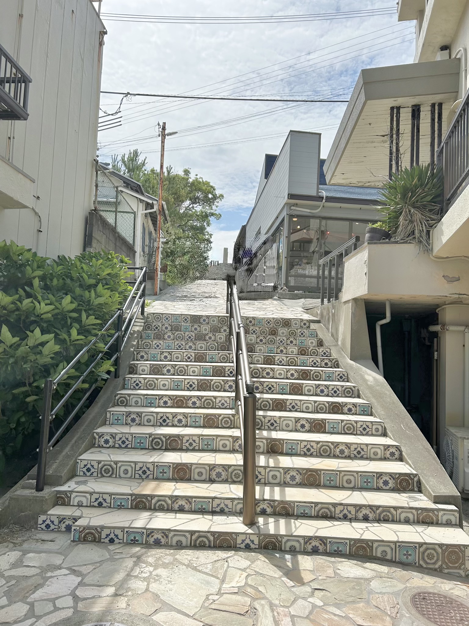 ・
先週末のお出かけで、
赤穂のきらきら坂に行ってきました💖
・
ずっと気になっててやっと行けた😌✨
・
階段のタイルのデザインかわいい〜❕
・
天気も良くて綺麗な海を眺めながら
テラス席でピザも食べたけど美味しかった🤤