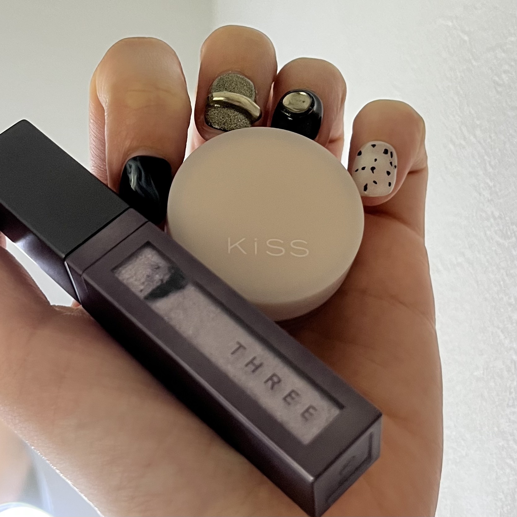 THREE ユナイテッドフルイドアイカラー X04 HOMESICK ALIEN 【限定】/THREE/リキッドアイシャドウを使ったクチコミ（2枚目）