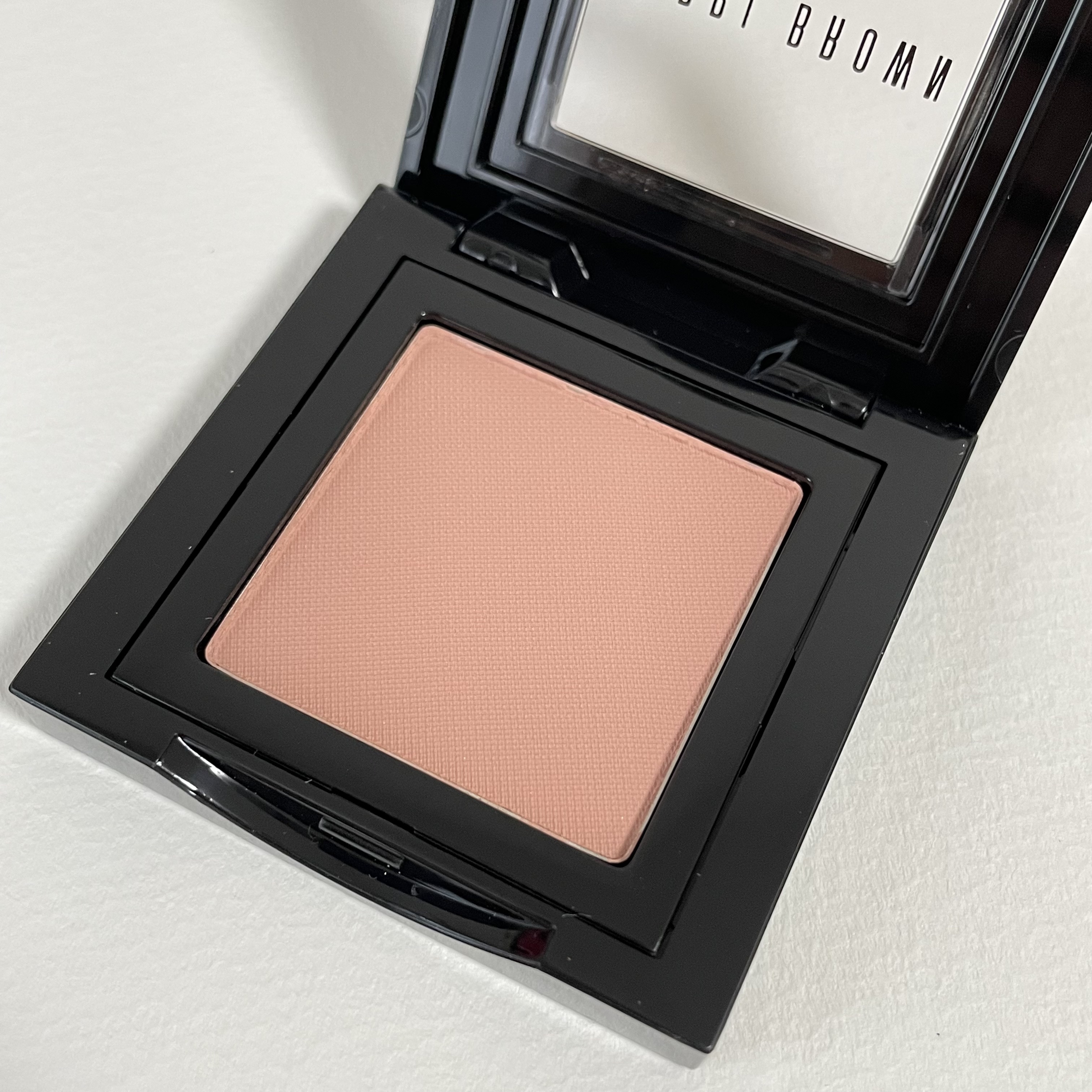 アイシャドウ　 3F アンティークローズ/BOBBI BROWN/単色アイシャドウを使ったクチコミ（3枚目）
