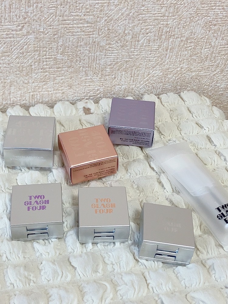 ストロビングフェイスキューブ/TWO SLASH FOUR/ハイライトを使ったクチコミ（2枚目）