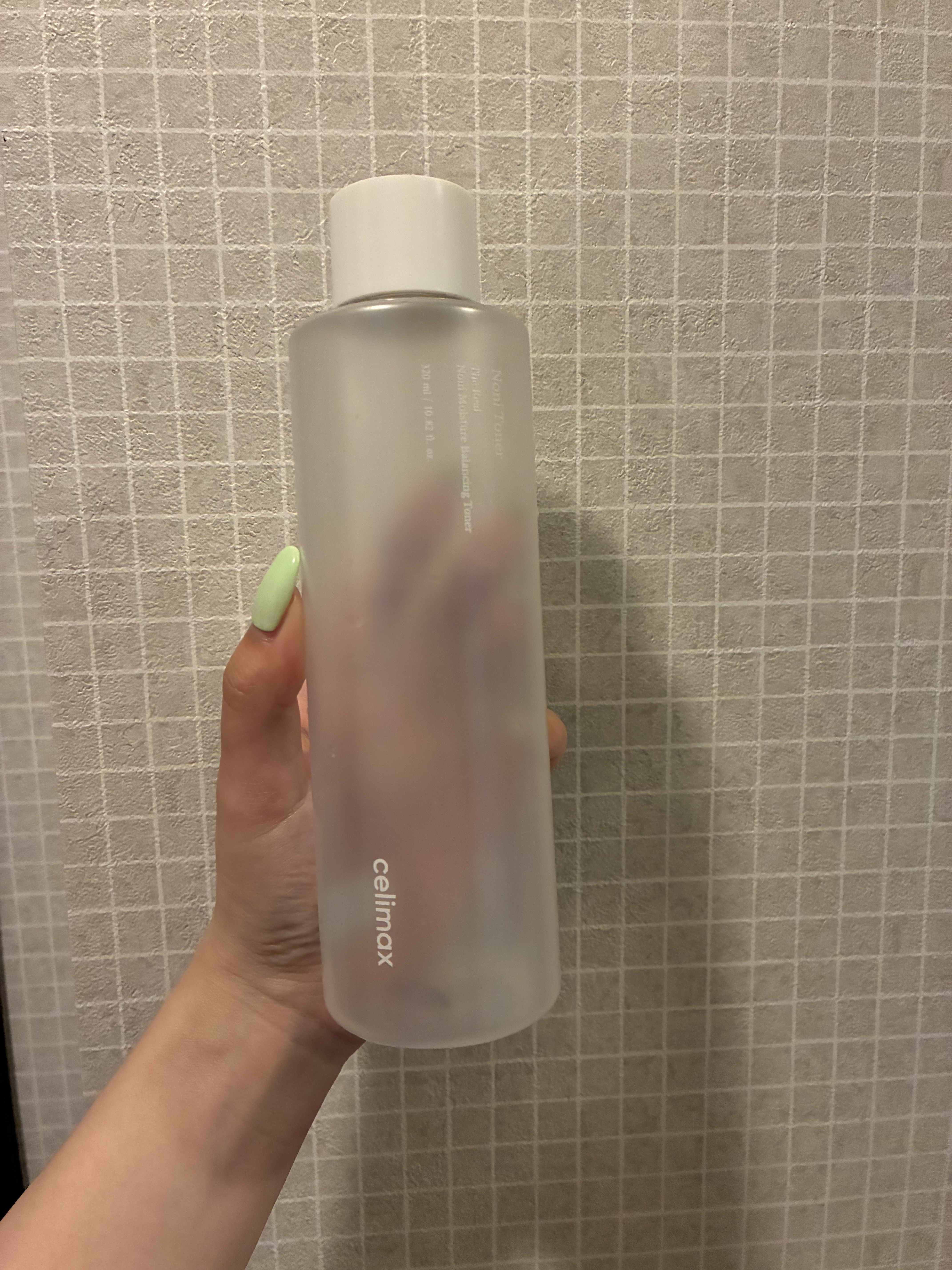 セリマックスのノニトナー
300ml使い切りました✨

リピート確定ぐらいに大好きな化粧水！
肌荒れしてるときでもピリついたりせずに
安定に、肌治安を守ってくれる感じがしました。

朝にもピッタリなシャバシャバ感で
夜にプラスする美容液とか