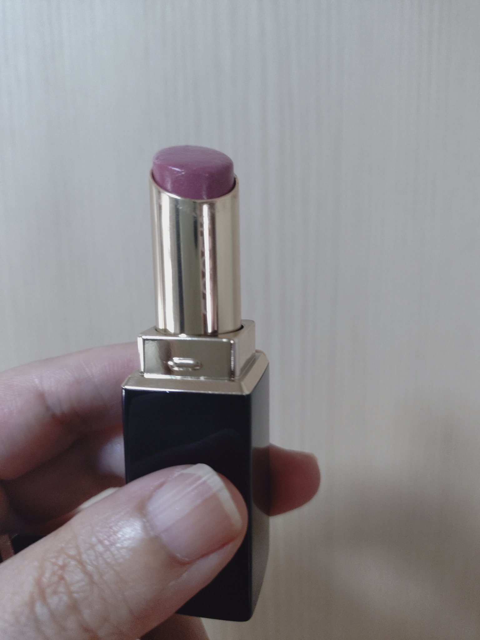 モイスチャー グレイズ リップスティック 103 透秋桜 -SUKEKOSUMOSU（限定色）/SUQQU/口紅を使ったクチコミ（1枚目）