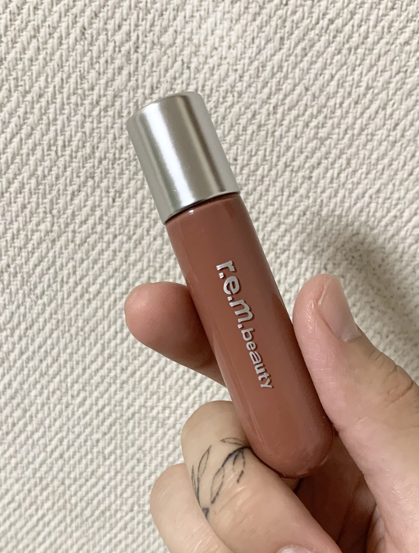plumping lip gloss/r.e.m.beauty/リップグロスを使ったクチコミ（1枚目）