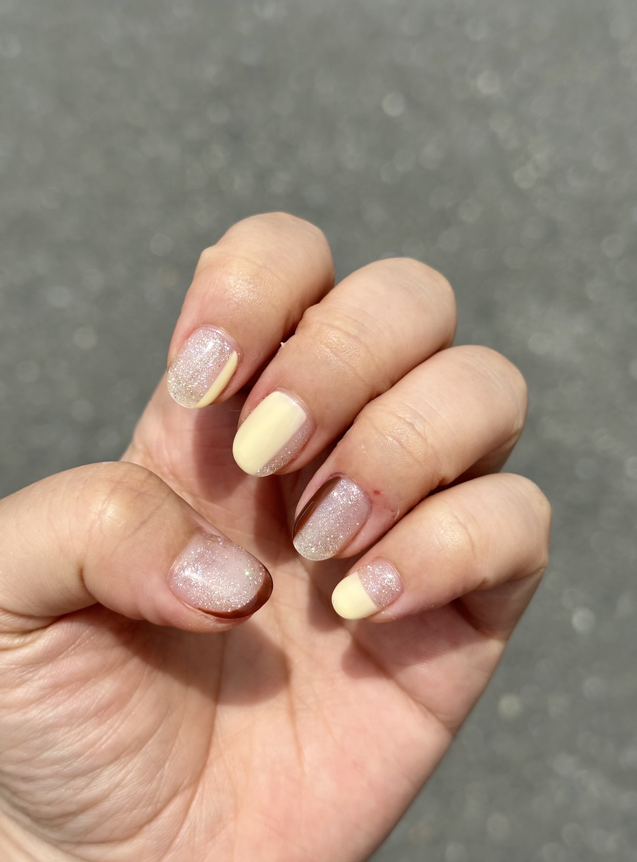 
今月のネイル💅


バターイエローカラーが
どうしても使いたくて
このデザインにしてみた！


イエローと相性の良いブラウンで
手元を引き締めつつ
フラッシュをサラッと1度塗り

もう少しこっくり感のある
イエローにしても良かったかなと