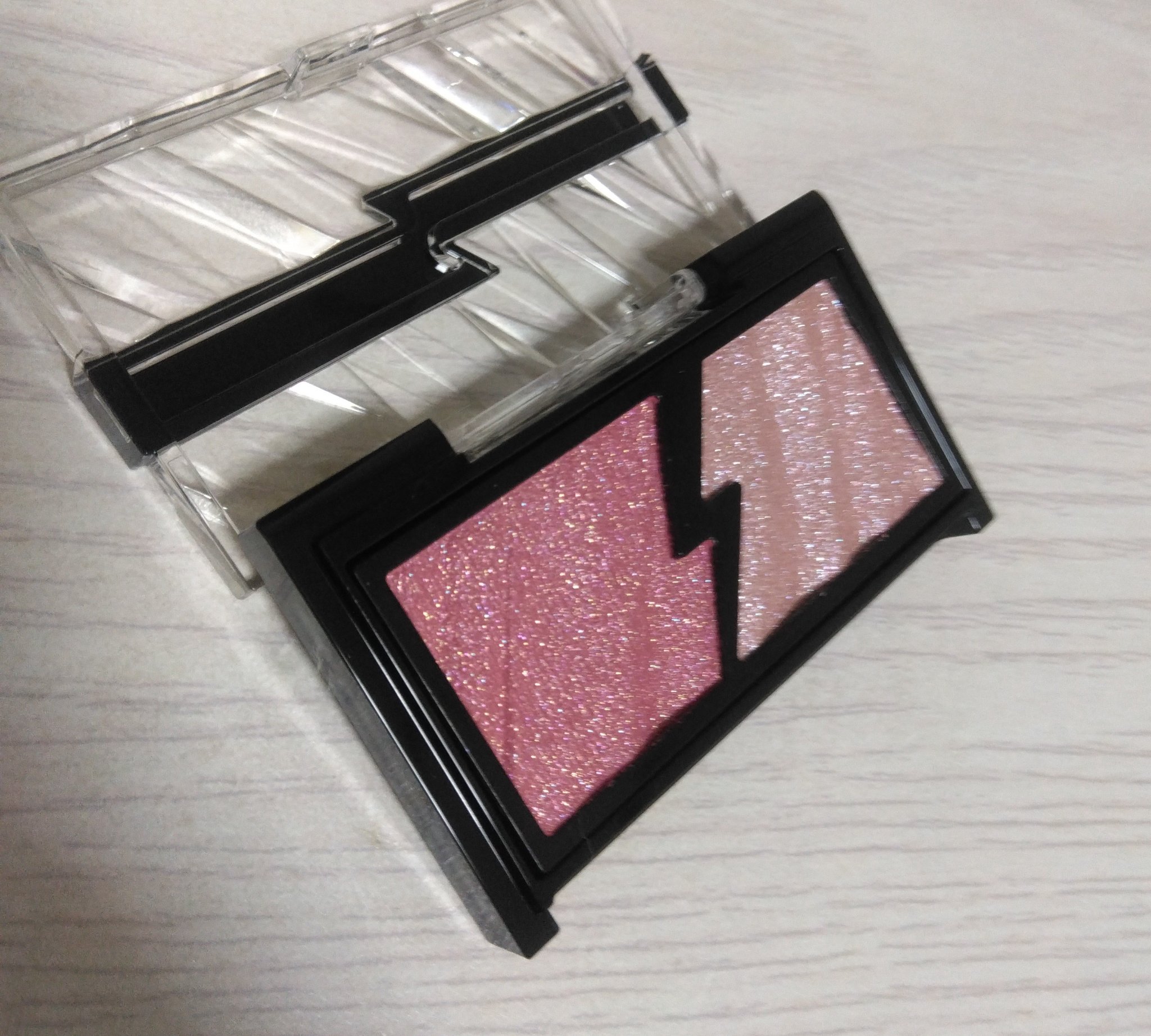 エレクトリックショックアイズ /KATE/アイシャドウパレットを使ったクチコミ（3枚目）