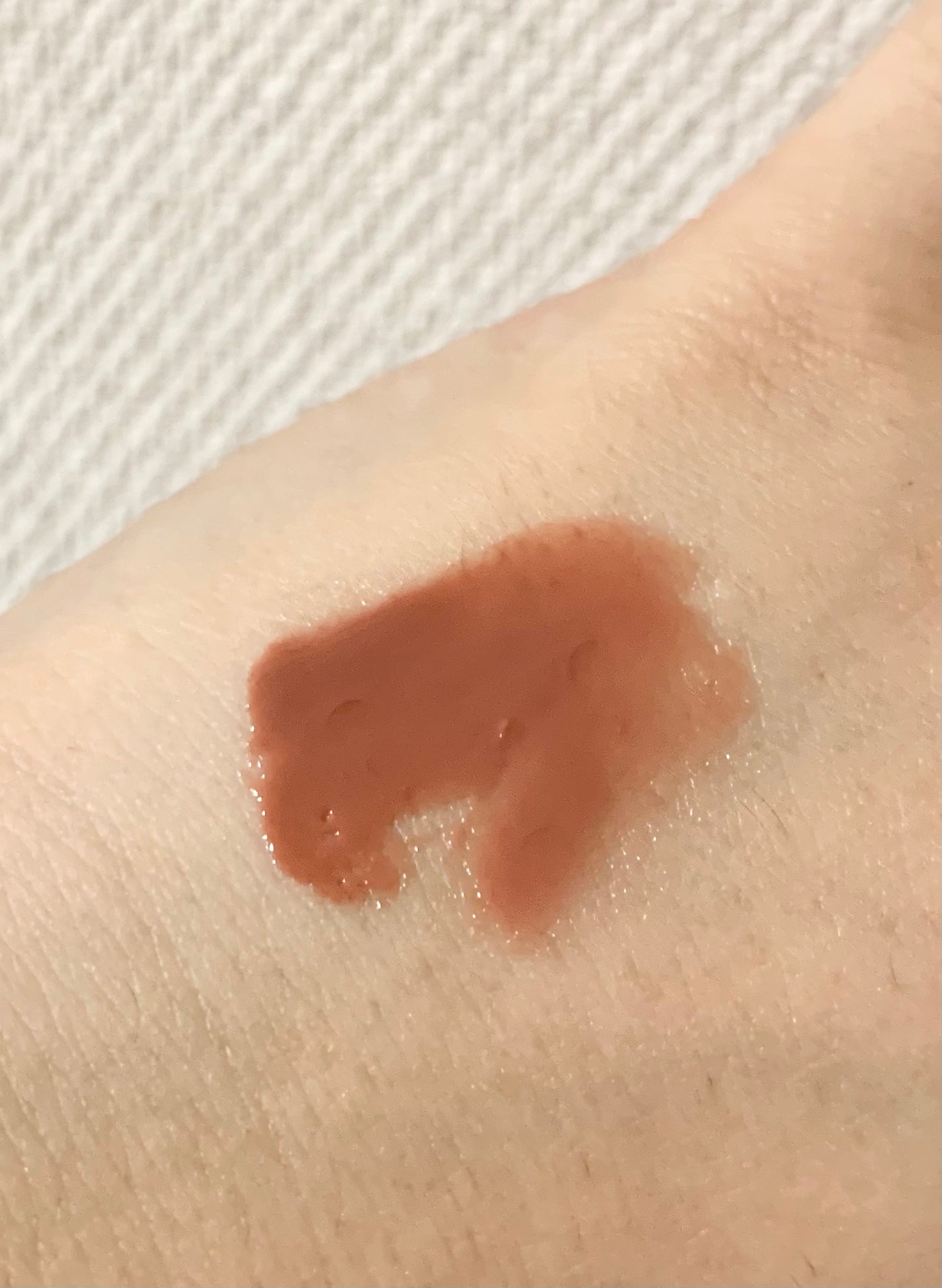 plumping lip gloss/r.e.m.beauty/リップグロスを使ったクチコミ(2枚目)