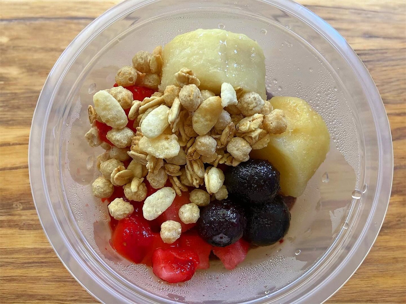 omiki❁・*:.。 on LIPS 「気になっておりましたDoleのアサイーボウル食べてみた😋🍓🍌🫐..」(3枚目)