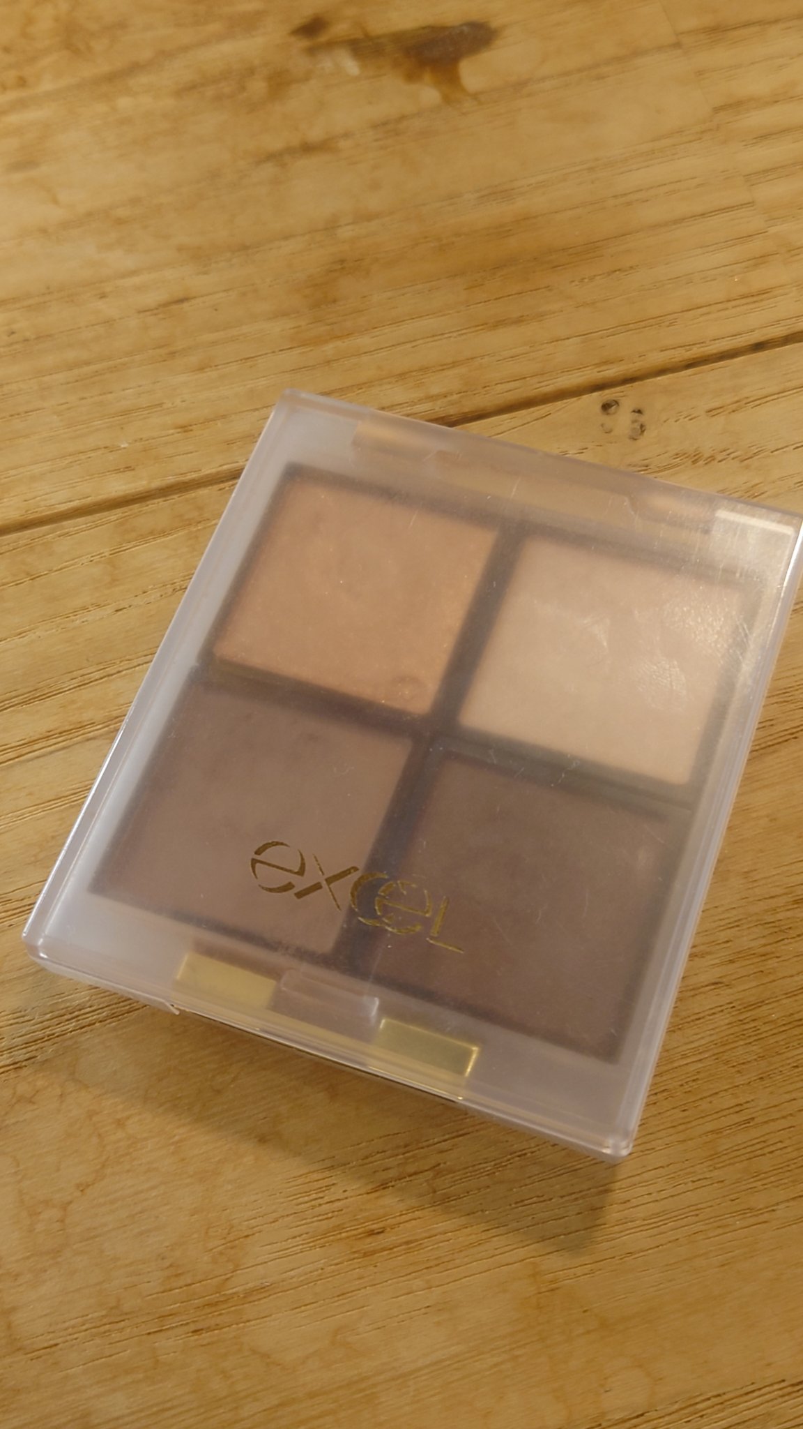 excelアイプランナー

F04サンダルウッド
F08クーベルチュール
G02カンパネラ
S01ピュアブロンズ

の4色で、パレットを作ってみました！
同じexcelの商品であるドレープドシマーグロウとシームレストーンブラッシュを持ってい