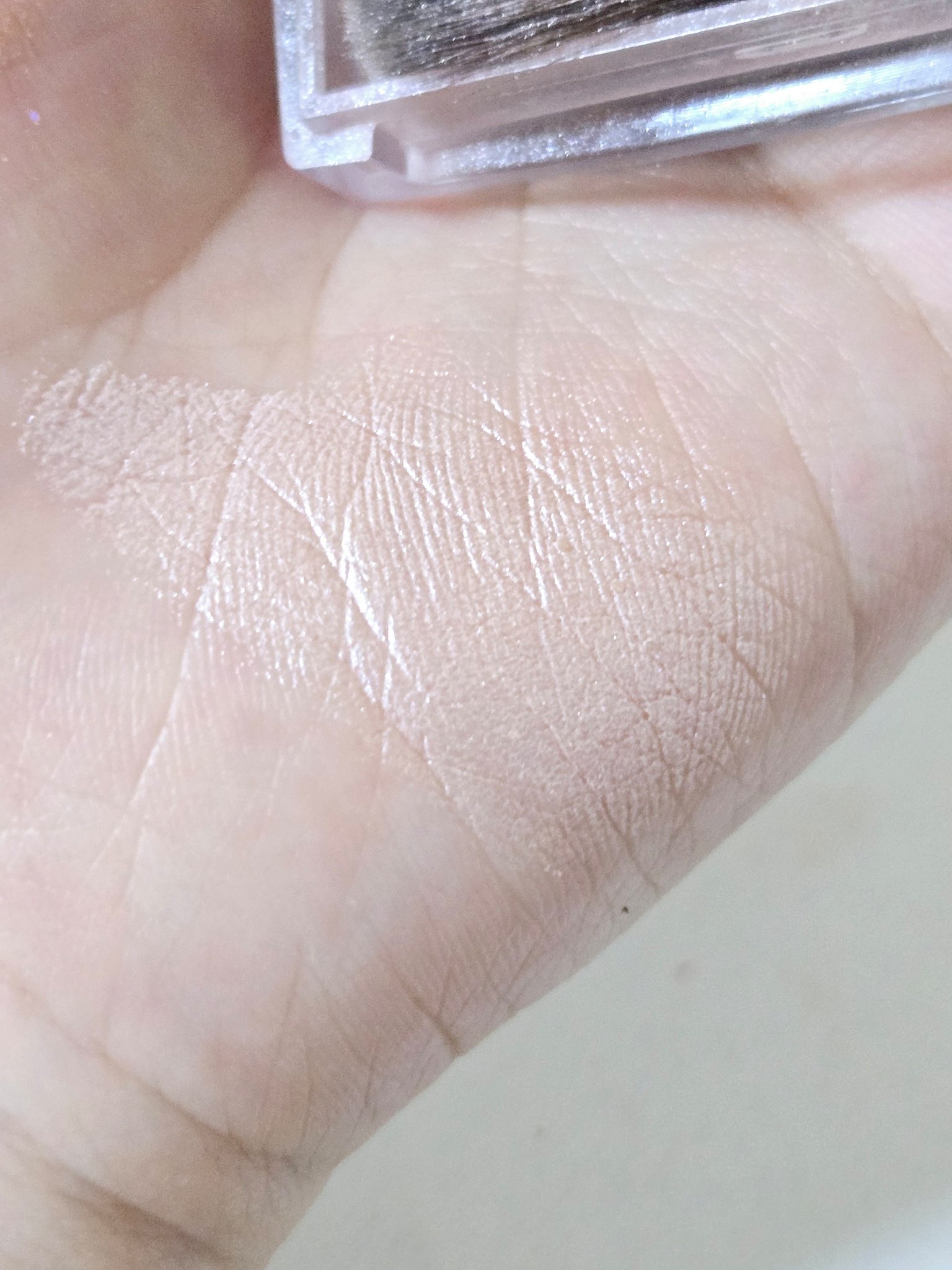 パールグロウハイライト 04 シェルピンク/CEZANNE/パウダーハイライトを使ったクチコミ（2枚目）