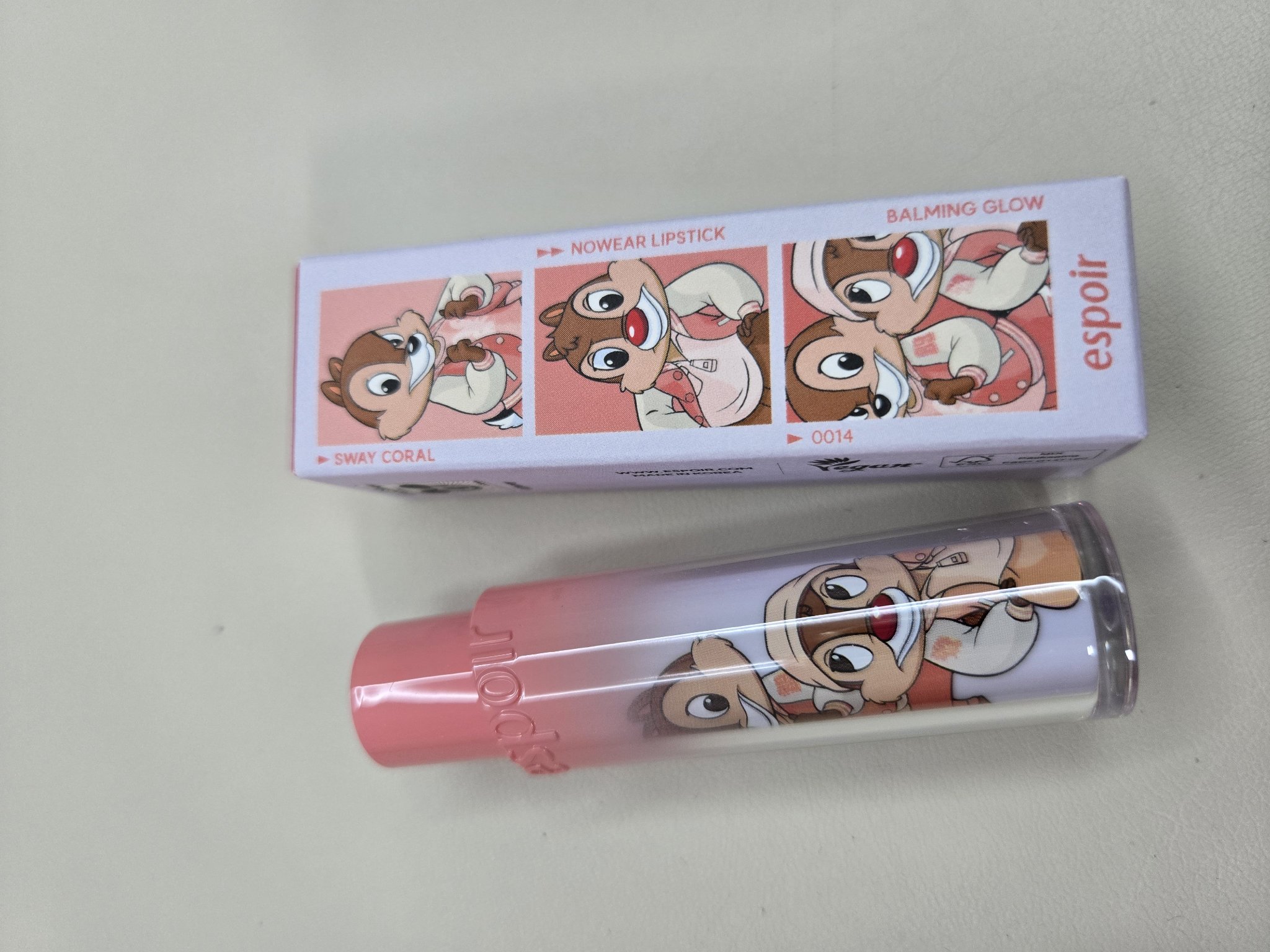 ノーウェアリップスティック バーミンググロー 14 スウェーコーラル(ディズニーエディション)/espoir/口紅を使ったクチコミ（1枚目）