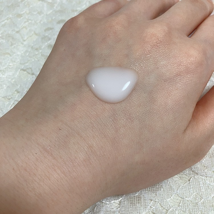 プレミアムボディミルク ホワイトニング【医薬部外品】		/ニベア/ボディミルクを使ったクチコミ（3枚目）