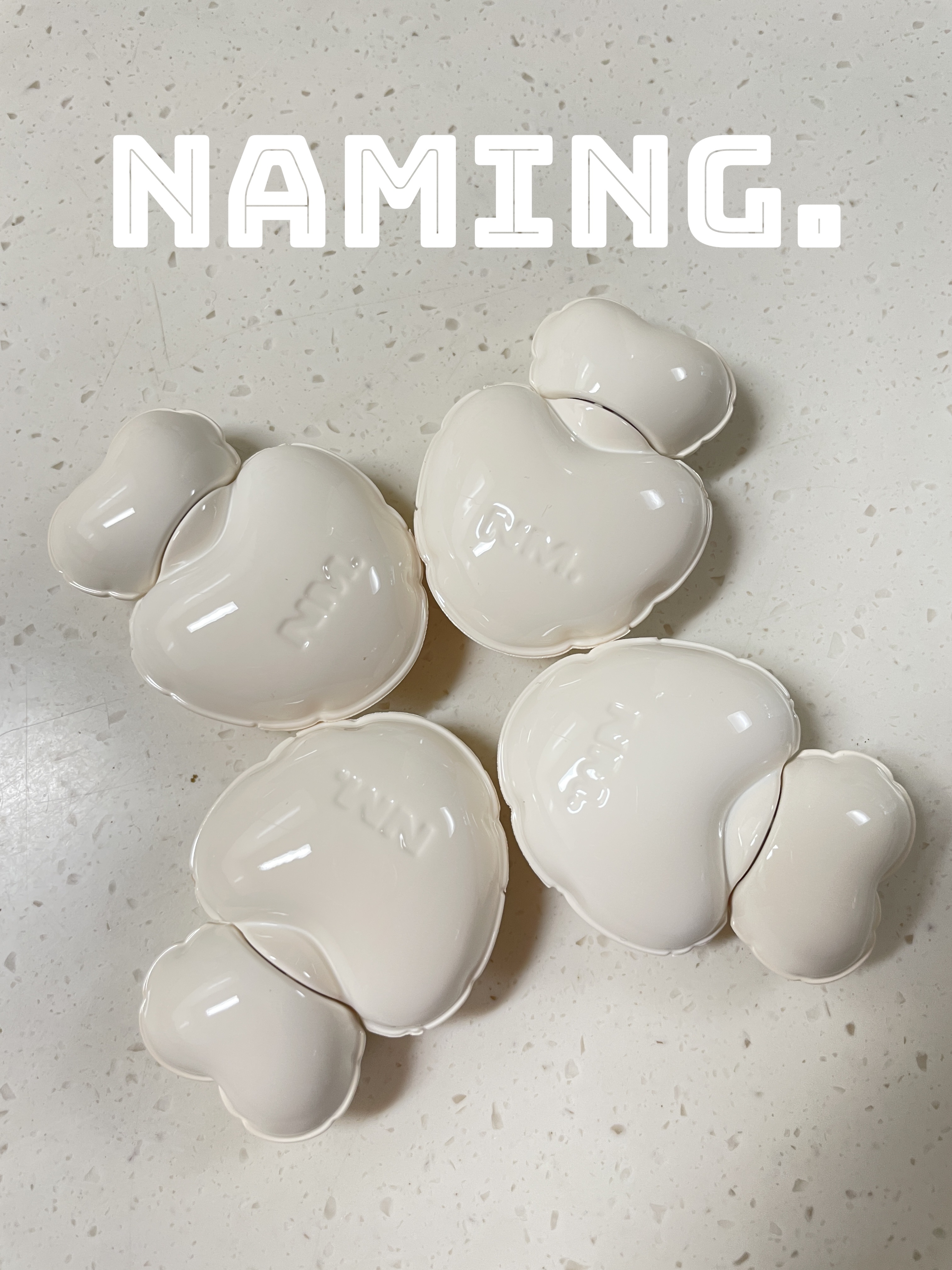 NAMING.ネーミング グロウ ハートリップティント

プクプクしたフォルムが可愛いNAMING.のリップティントを使ってみました😘

まず塗った感想➡️プルツヤ👄❤️
軽い塗り心地でグロウティントというだけあってウルウルの光沢感のあ