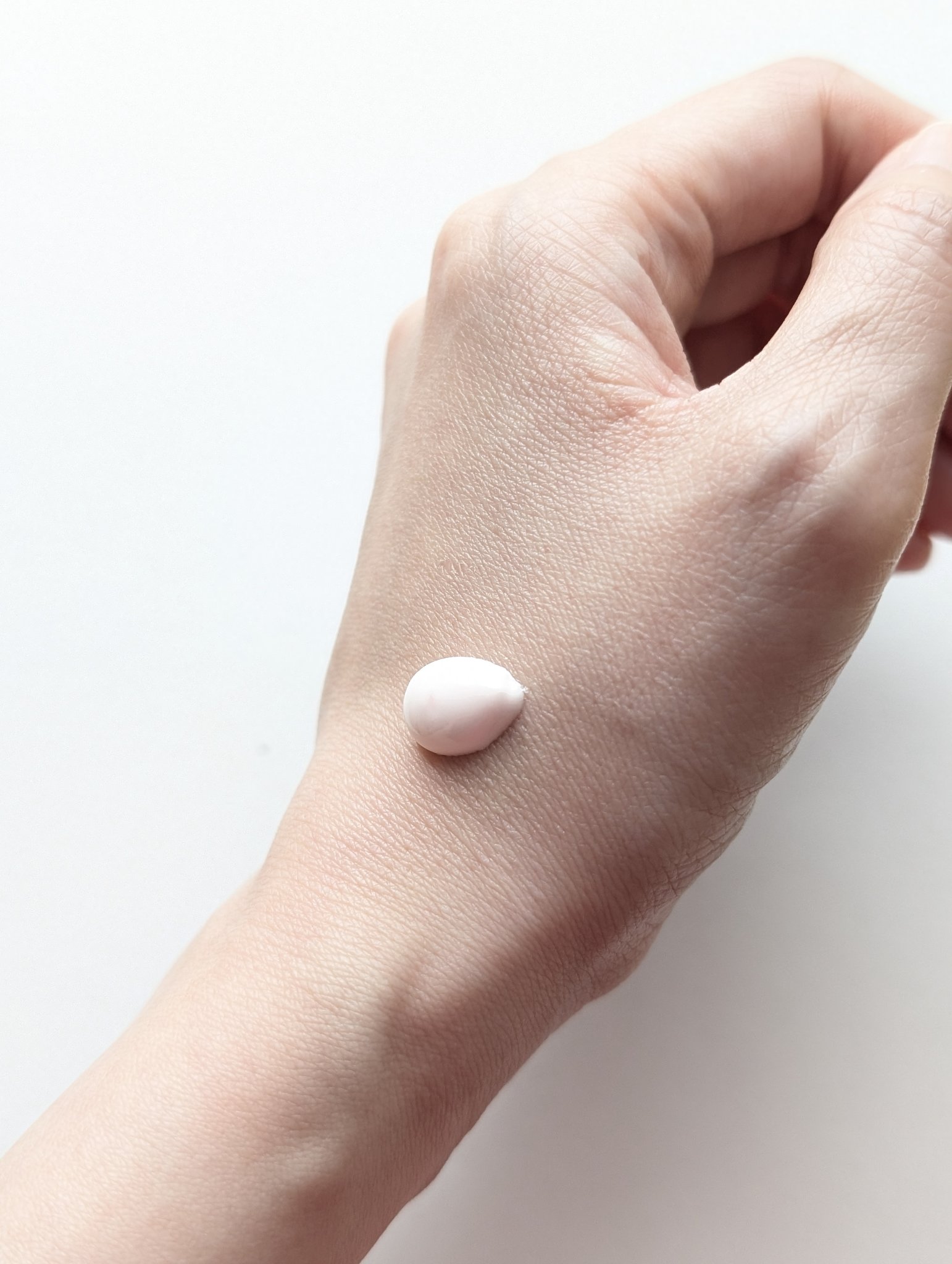 ニベアUV ディープ プロテクト＆ケア トーンアップ エッセンス/ニベア/日焼け止めローションを使ったクチコミ（3枚目）