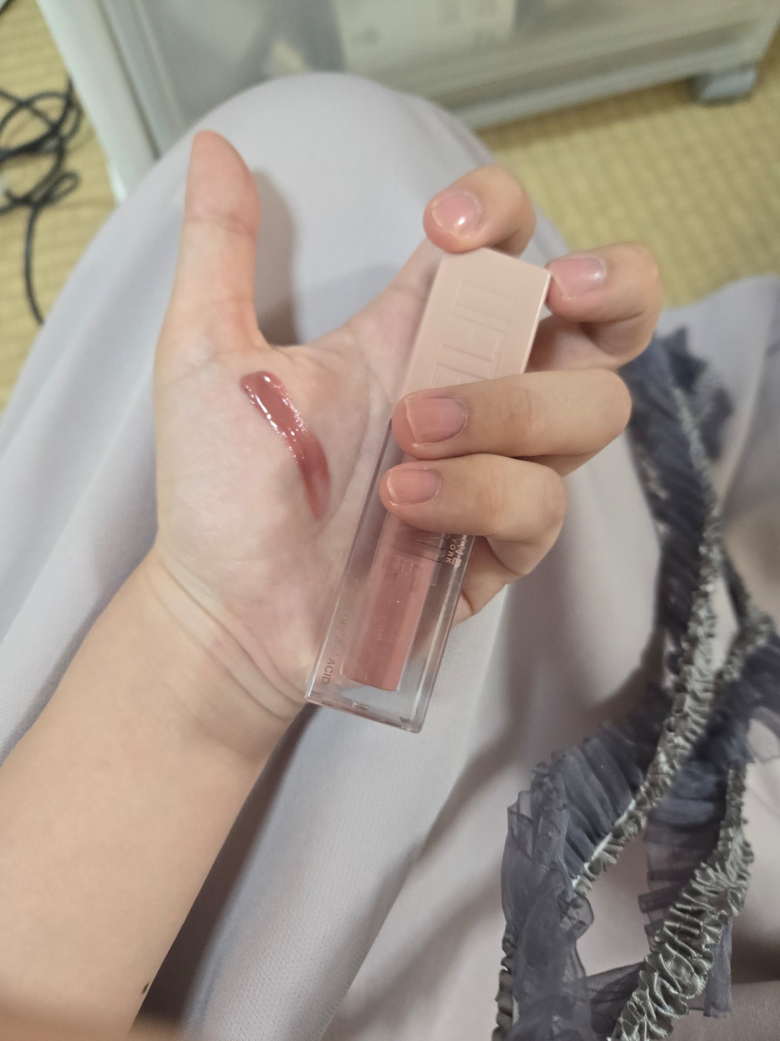 リフターシャイン 004 シルキーヌード/MAYBELLINE NEW YORK/リップグロスを使ったクチコミ（1枚目）