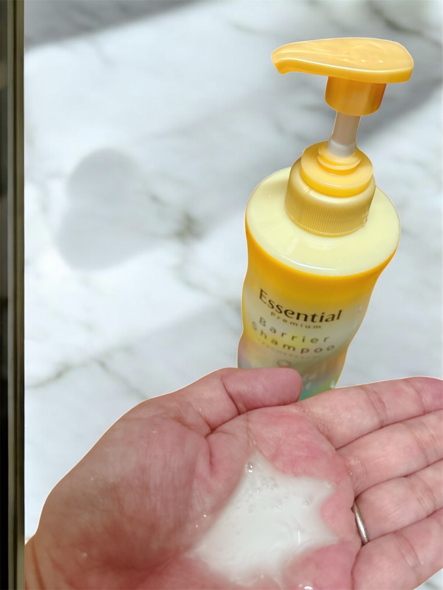 エッセンシャルプレミアム バリアシャンプー・コンディショナー スパークルモイスト/エッセンシャル/市販シャンプーを使ったクチコミ（2枚目）