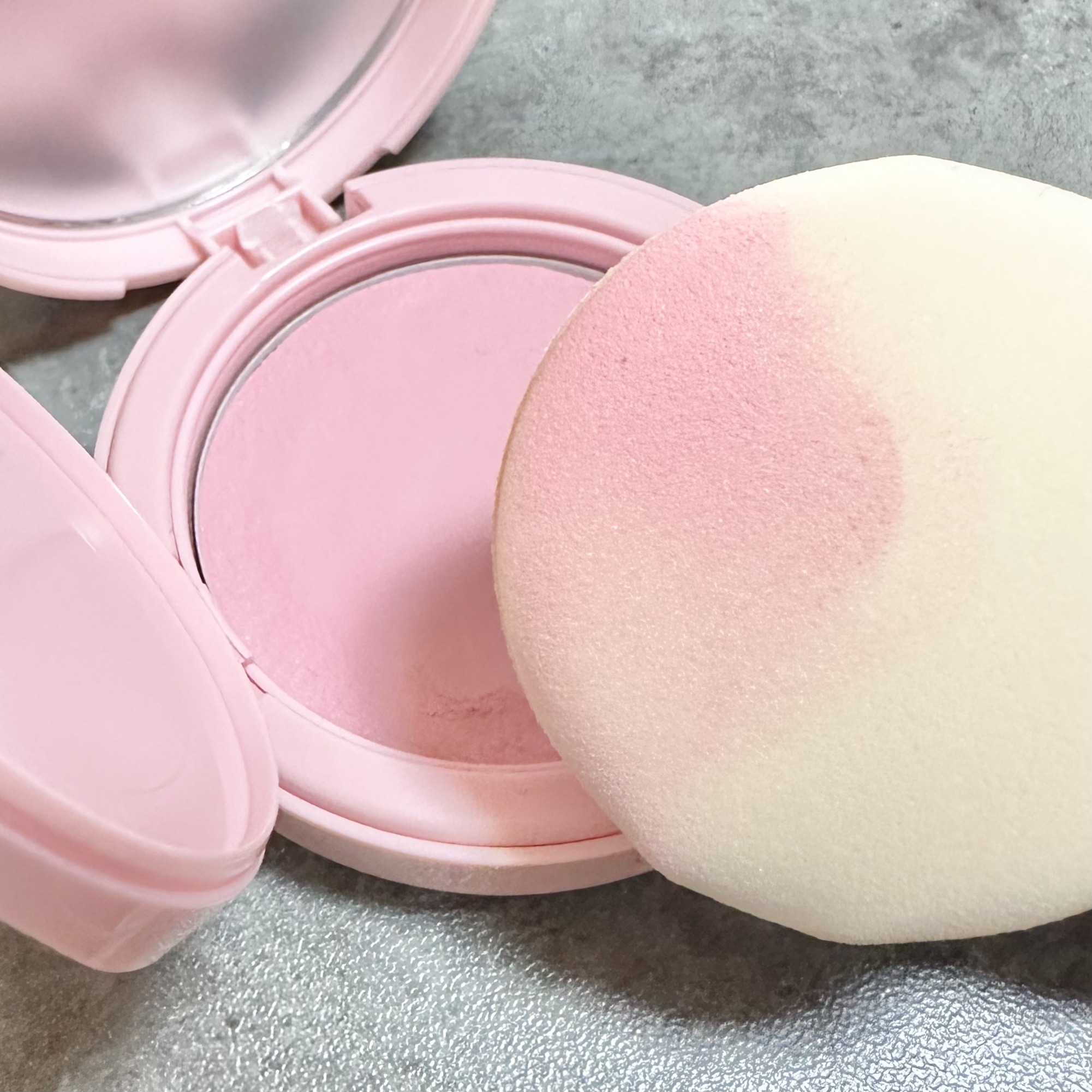 フラッフィーベルベットクッションチーク /TFIT/ジェル・クリームチークを使ったクチコミ（3枚目）