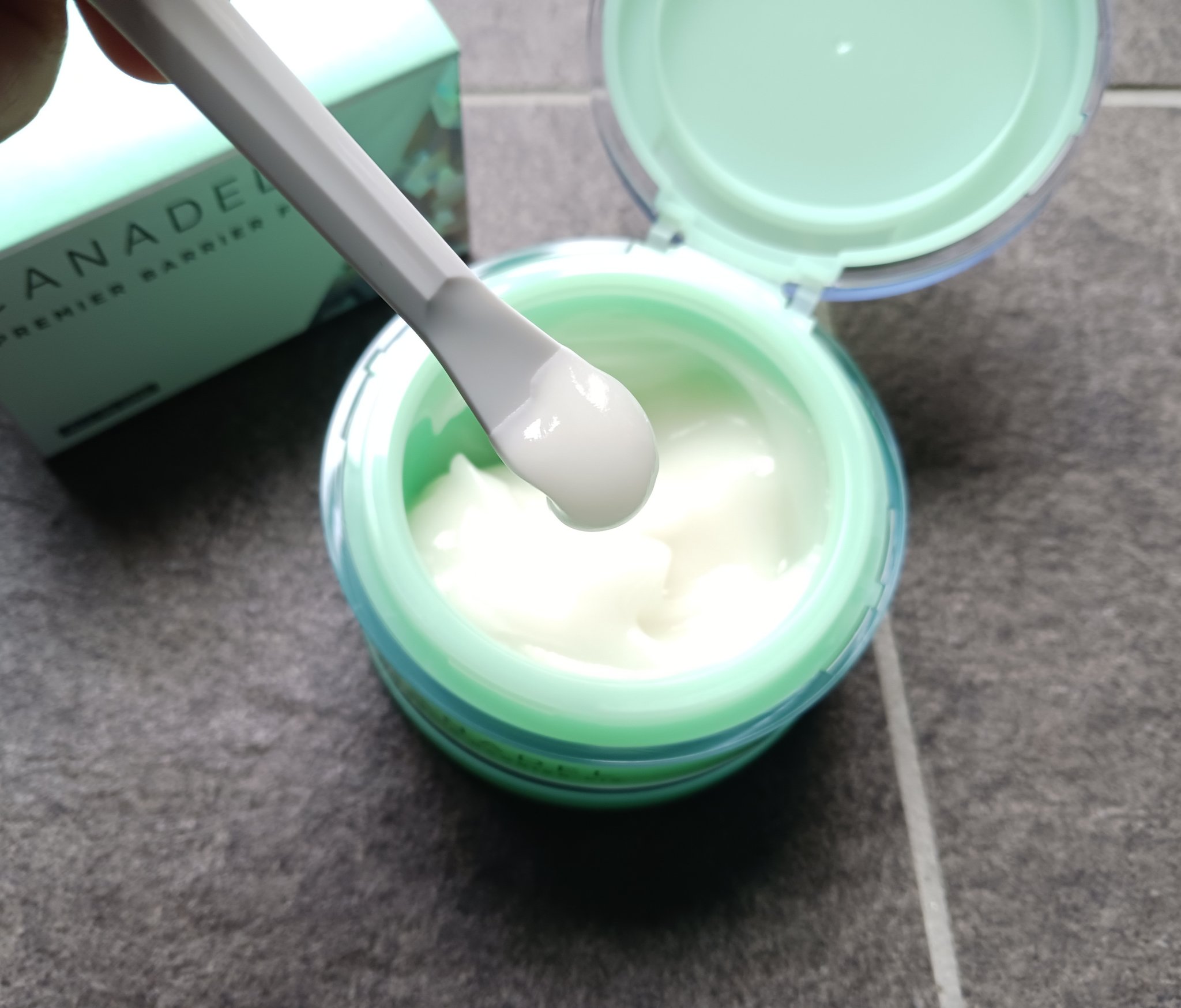 プレミアバリアフィックス /CANADEL/オールインワン化粧品を使ったクチコミ（3枚目）