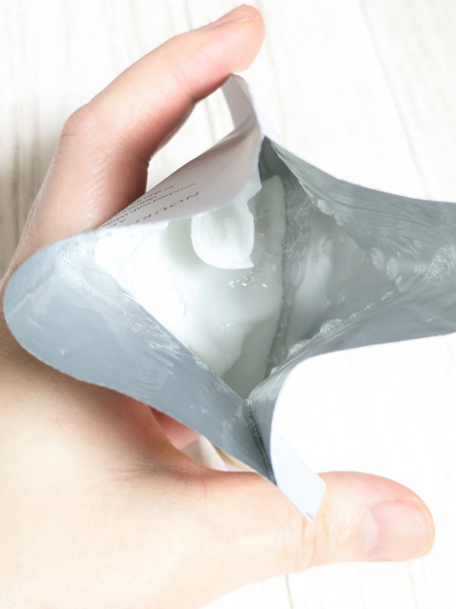 ダルバ ホワイトトリュフナリシングトリートメントマスクのクチコミ「PR済み
今回は
ホワイトトリュフナリシングトリートメントマスク
1箱5枚入を使いきった感想で.....」（3枚目）